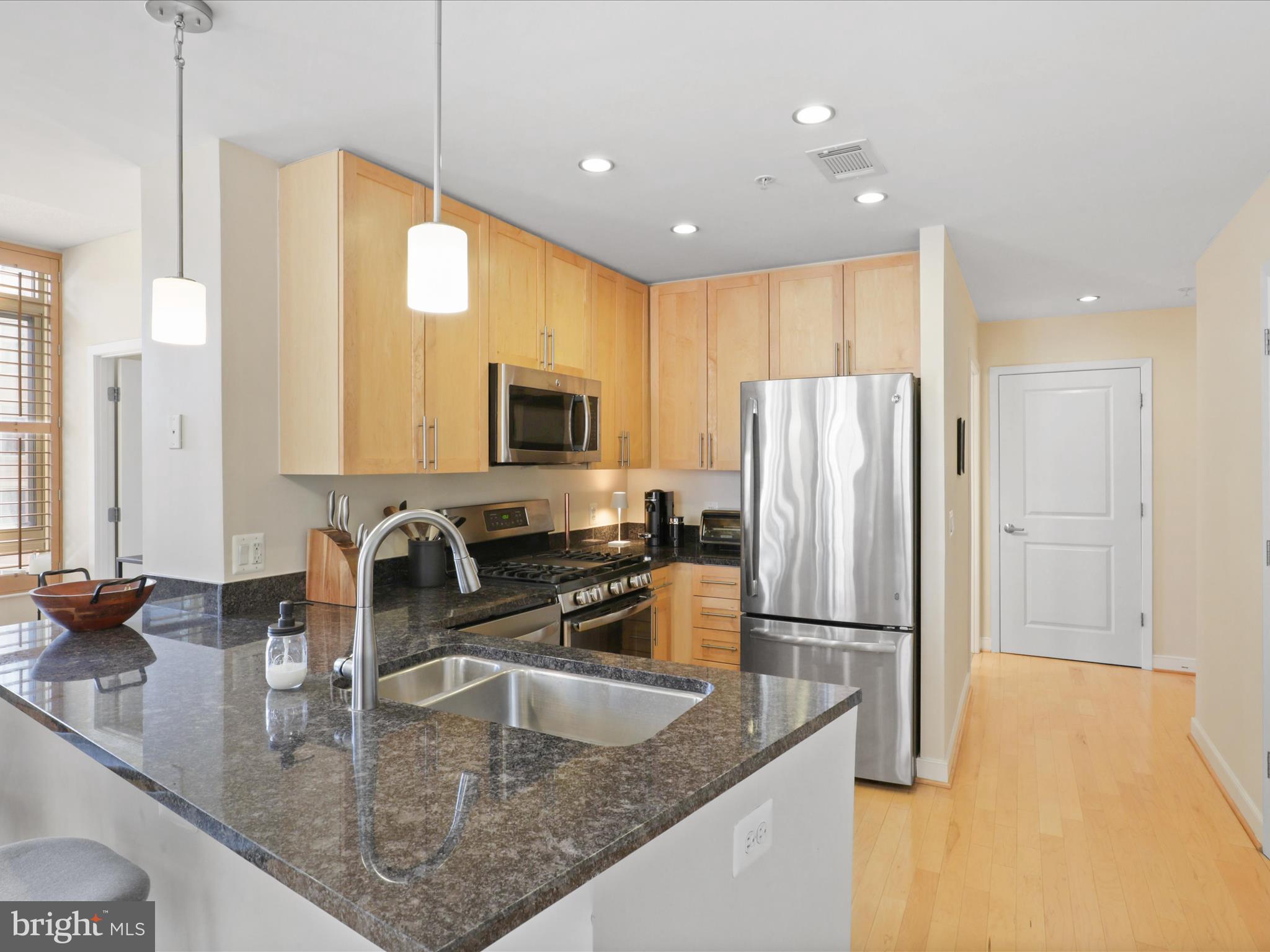 THE HAWTHORN CONDOMINIUM - Residential Lease