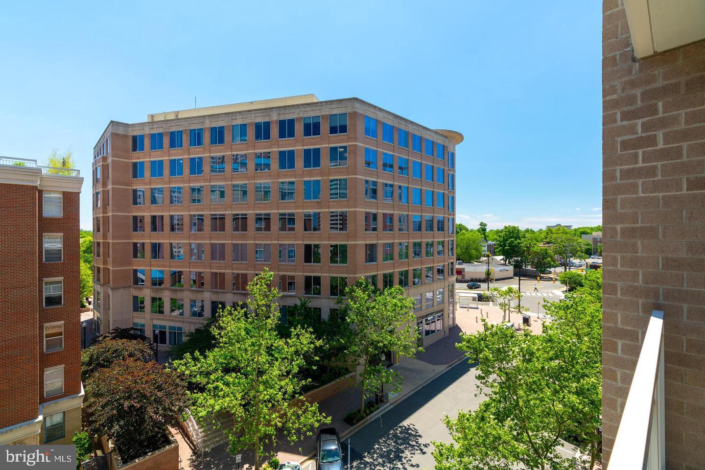 THE HAWTHORN CONDOMINIUM - Residential Lease