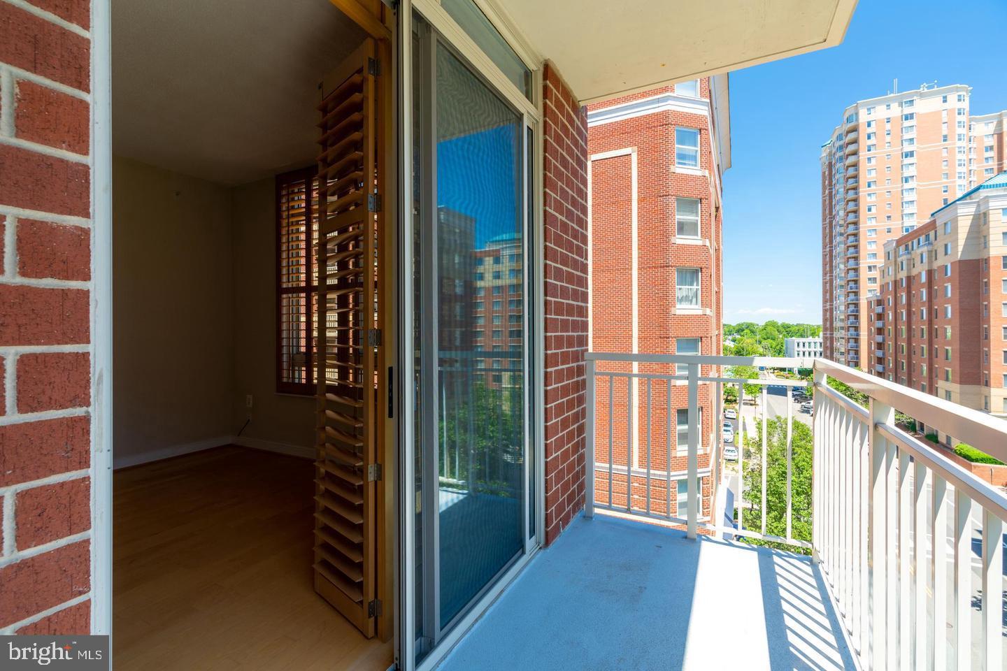 THE HAWTHORN CONDOMINIUM - Residential Lease