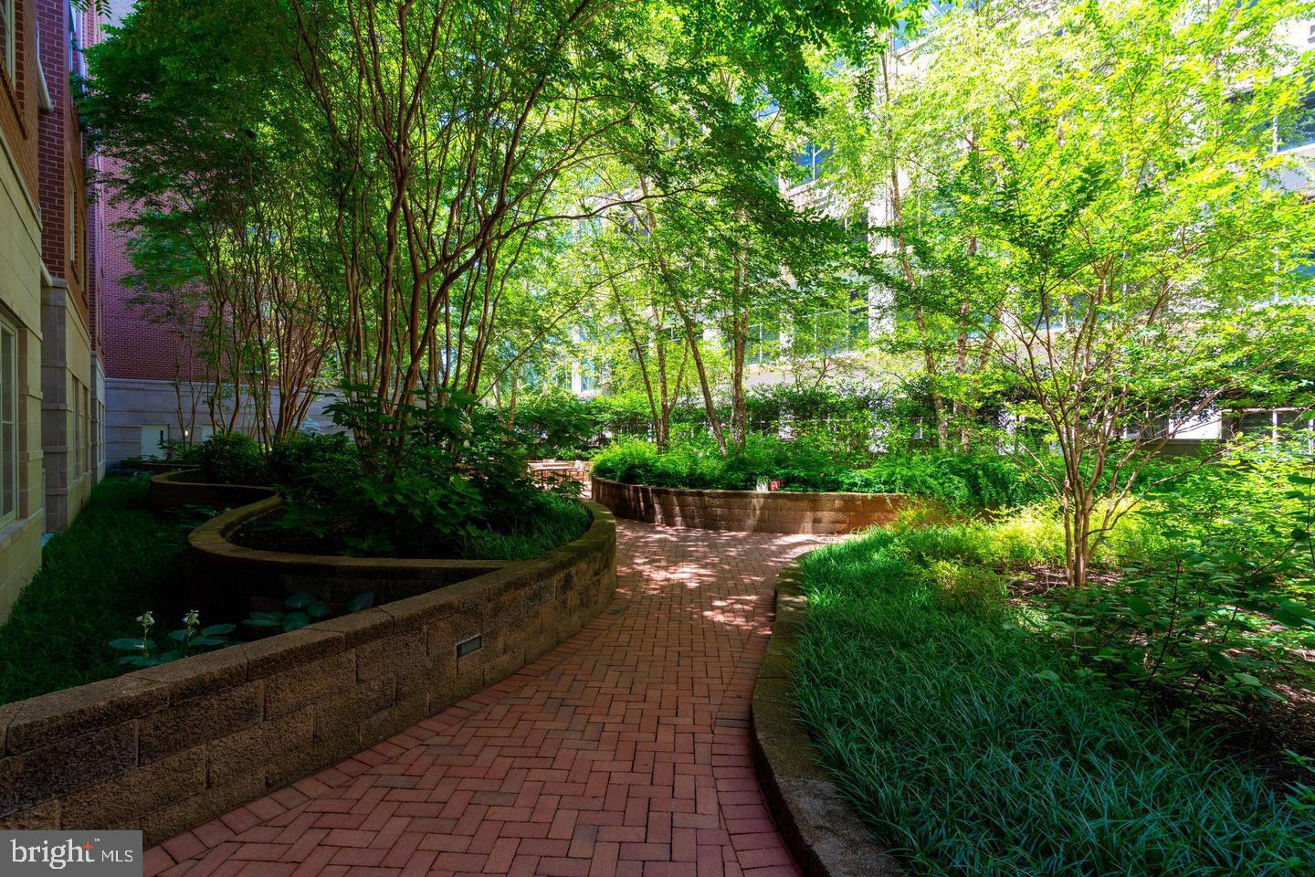 THE HAWTHORN CONDOMINIUM - Residential Lease