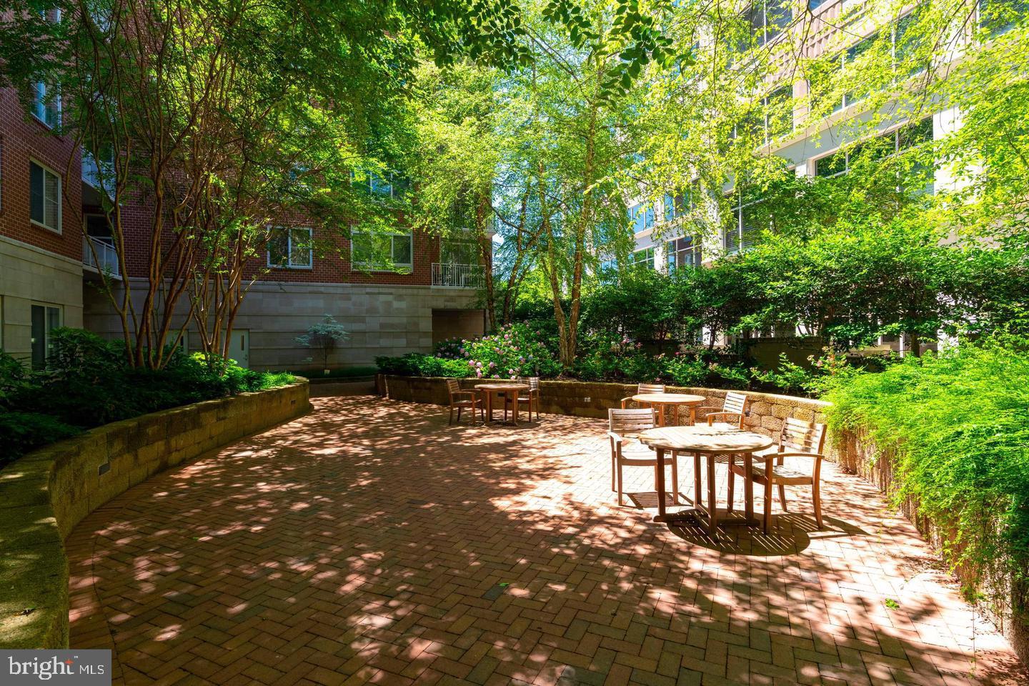 THE HAWTHORN CONDOMINIUM - Residential Lease