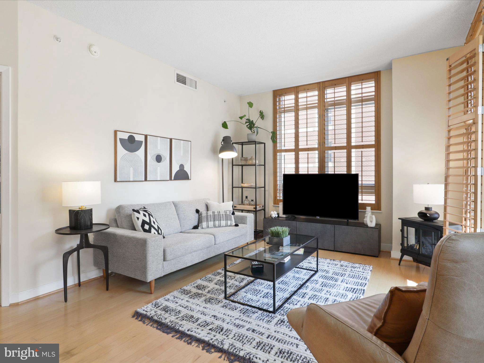 THE HAWTHORN CONDOMINIUM - Residential Lease