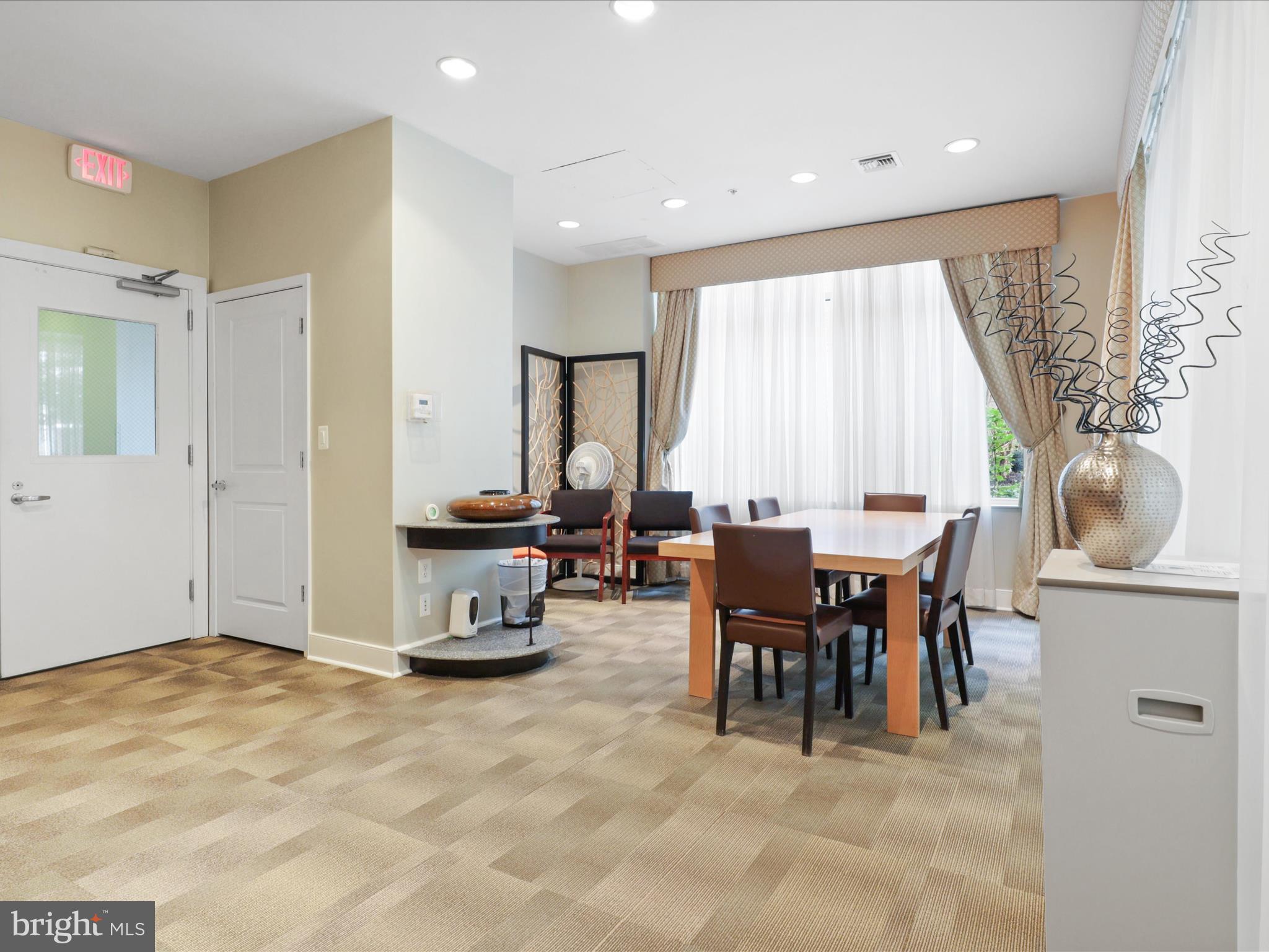 THE HAWTHORN CONDOMINIUM - Residential Lease