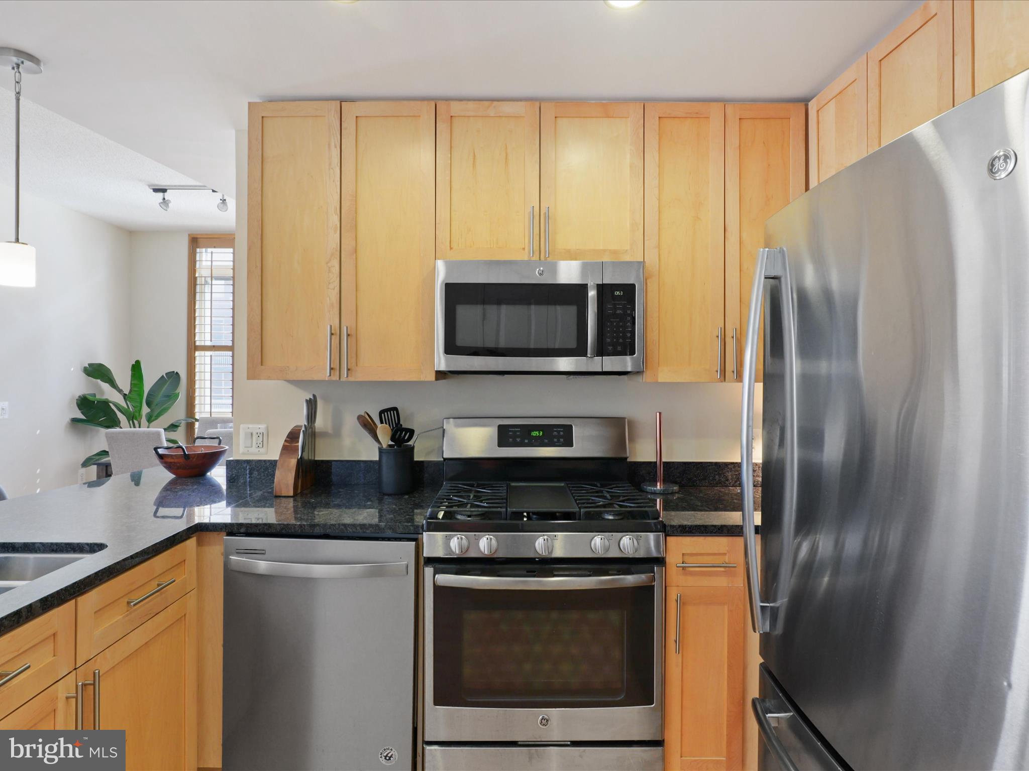 THE HAWTHORN CONDOMINIUM - Residential Lease