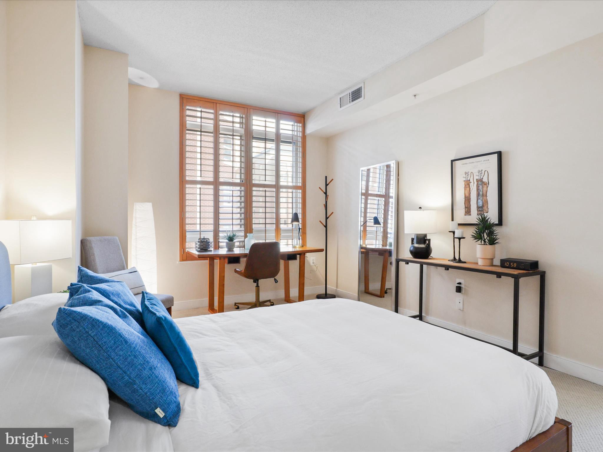 THE HAWTHORN CONDOMINIUM - Residential Lease