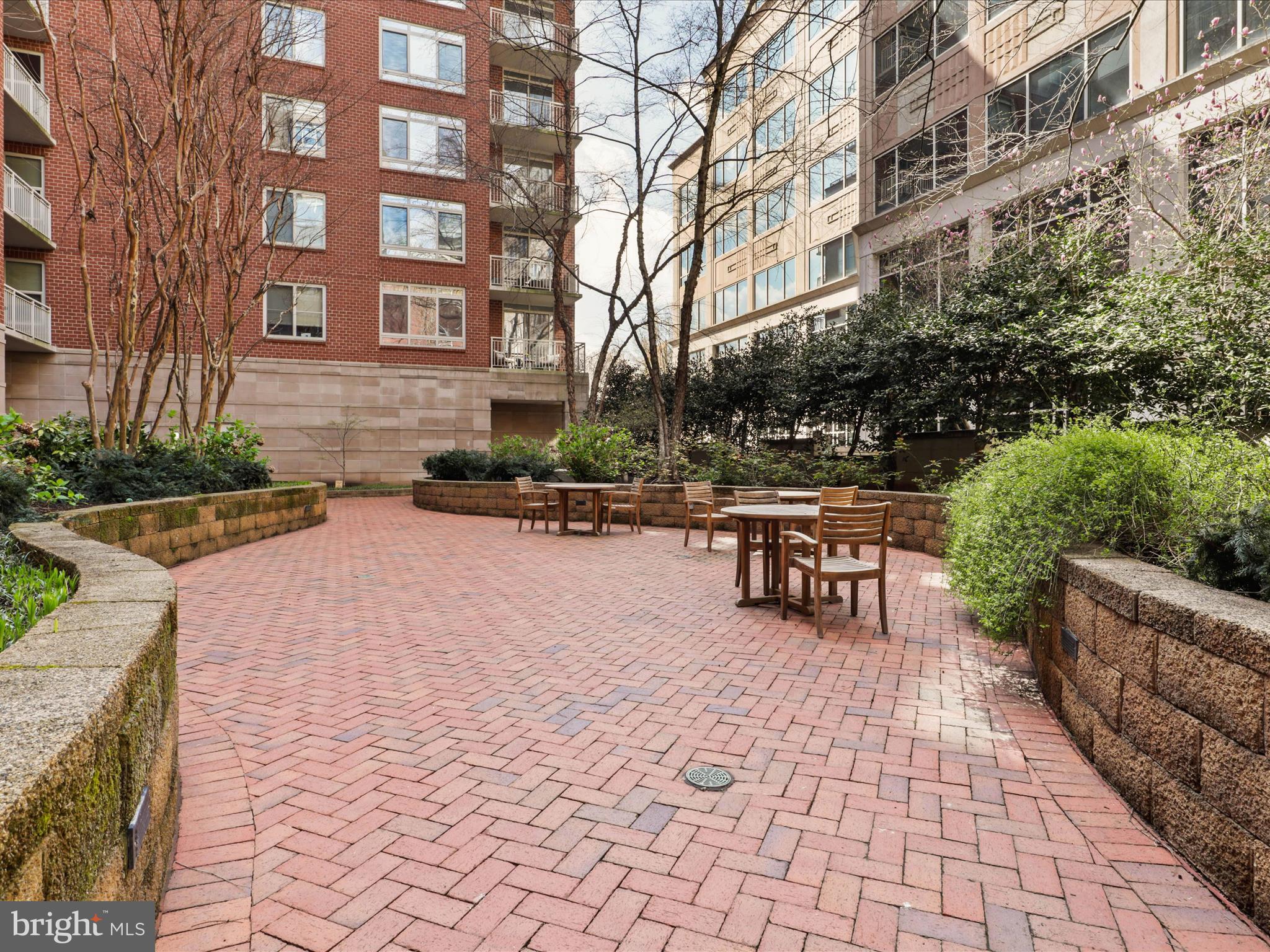 THE HAWTHORN CONDOMINIUM - Residential Lease