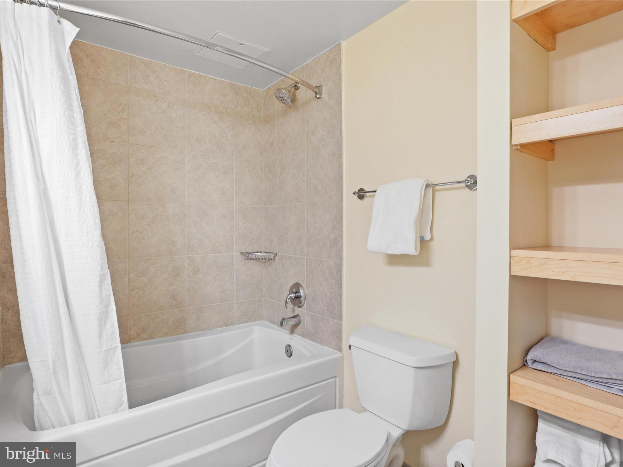 THE HAWTHORN CONDOMINIUM - Residential Lease