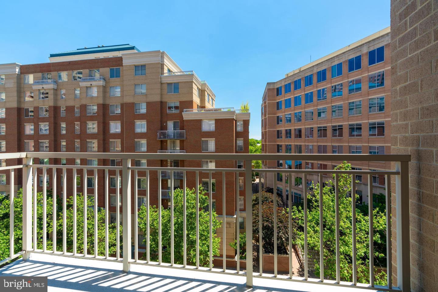 THE HAWTHORN CONDOMINIUM - Residential Lease