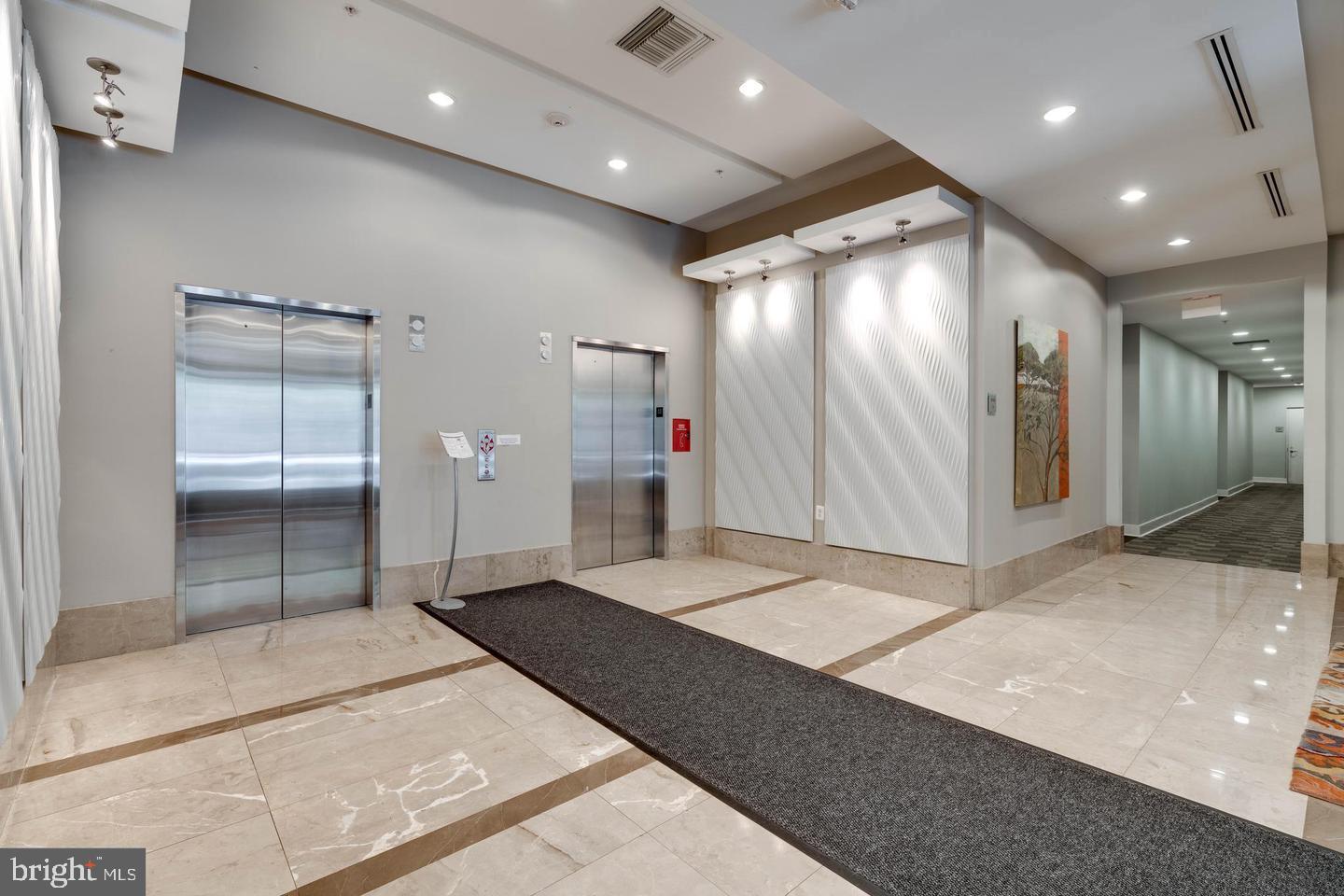 THE HAWTHORN CONDOMINIUM - Residential Lease