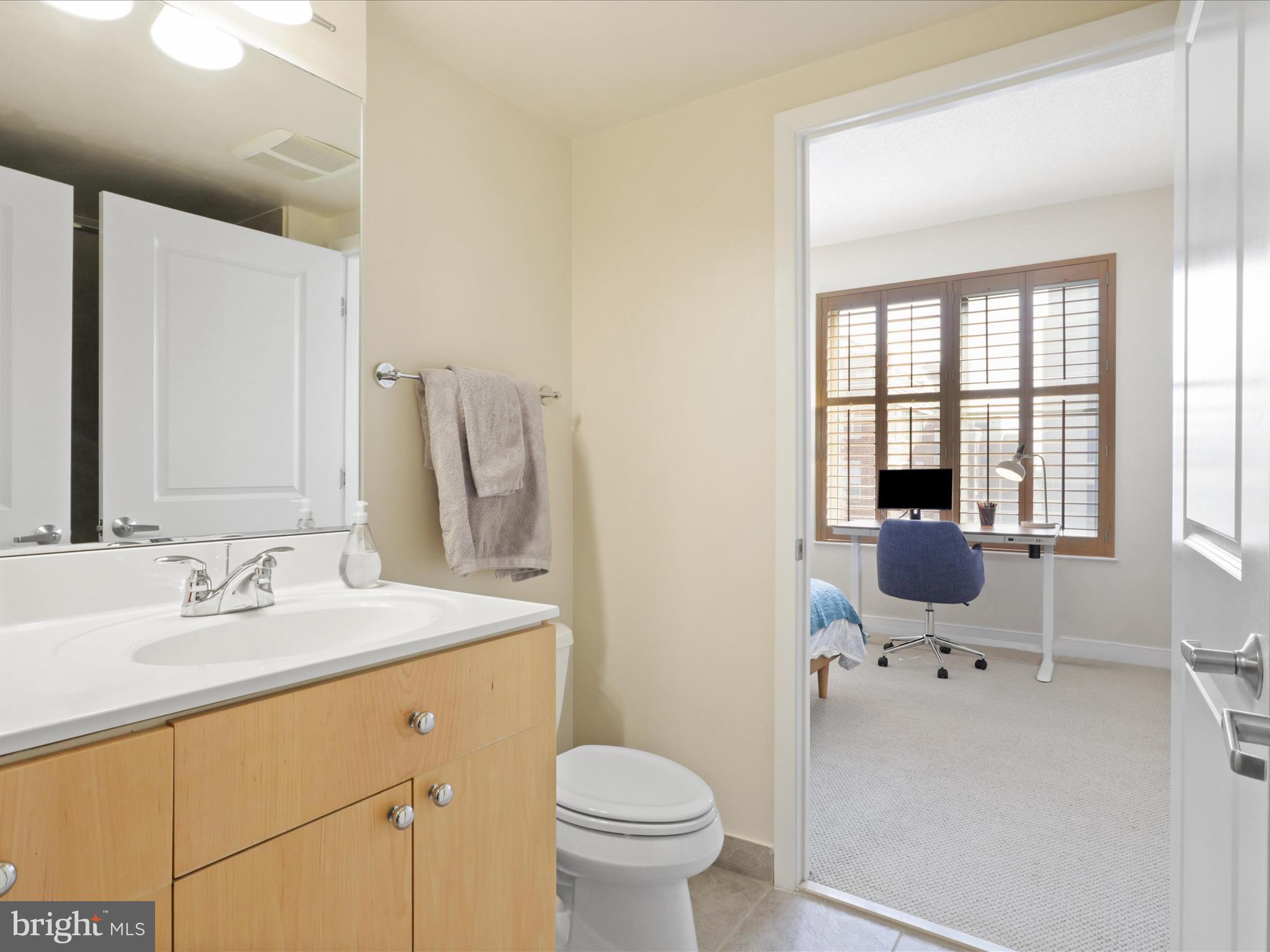 THE HAWTHORN CONDOMINIUM - Residential Lease