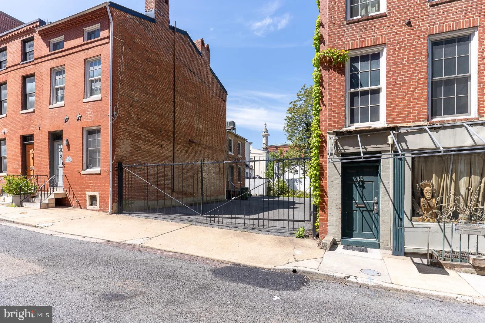 10 E Hamilton Street E