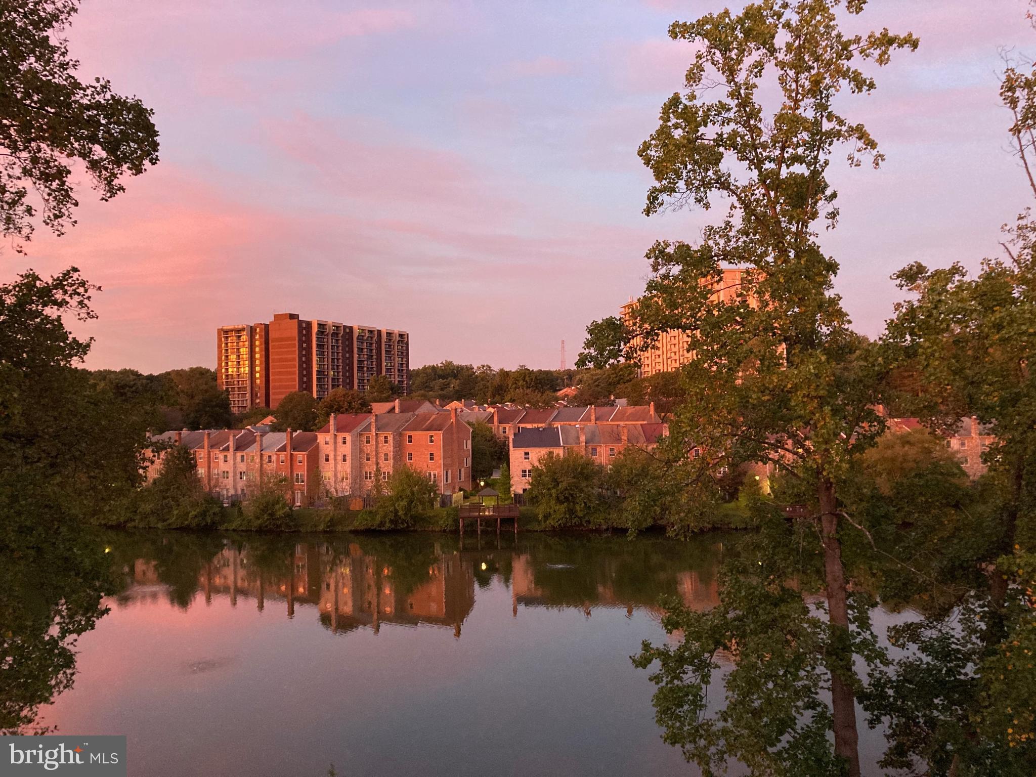 LAKESIDE TERRACE - Residential