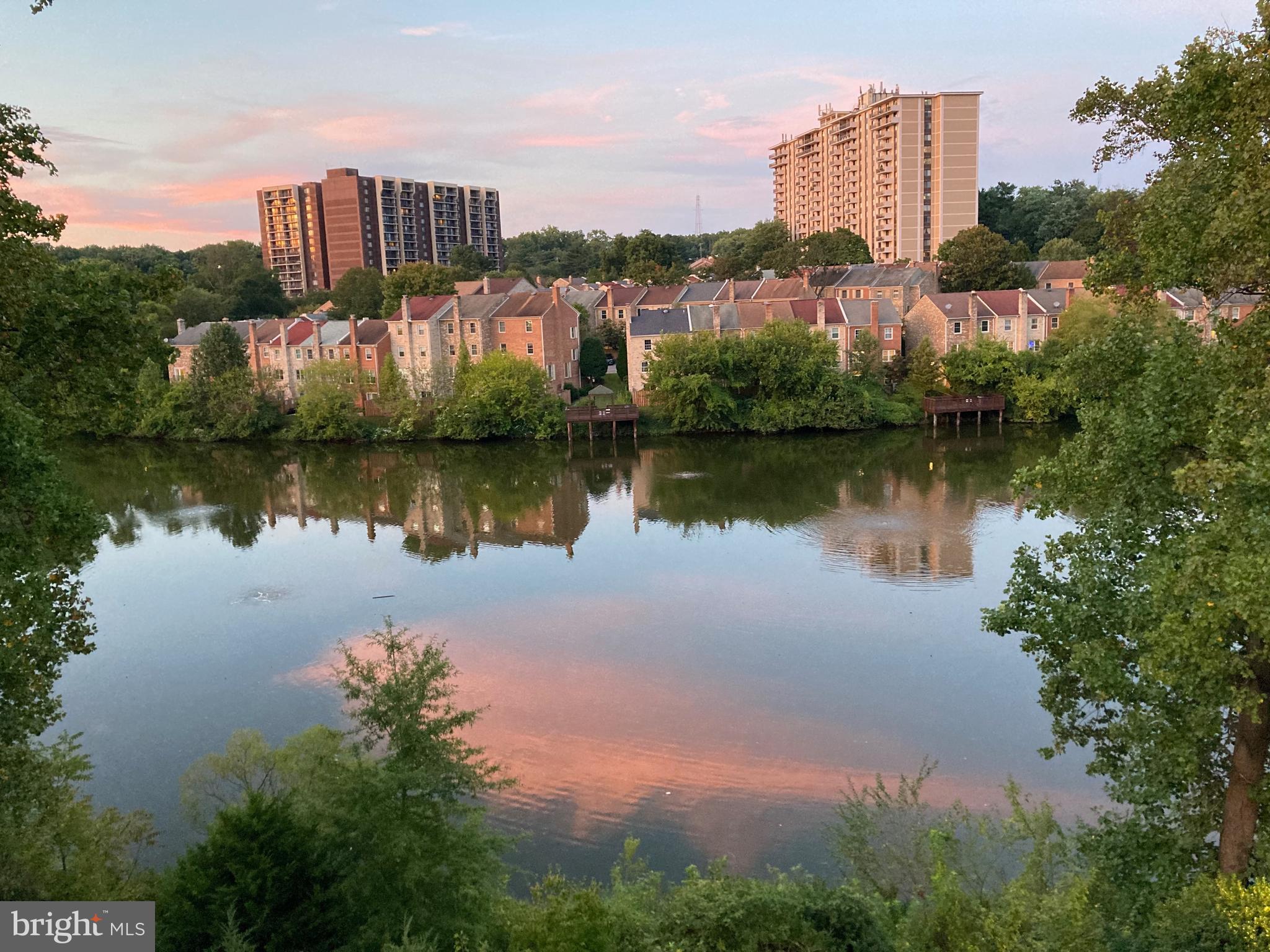 LAKESIDE TERRACE - Residential