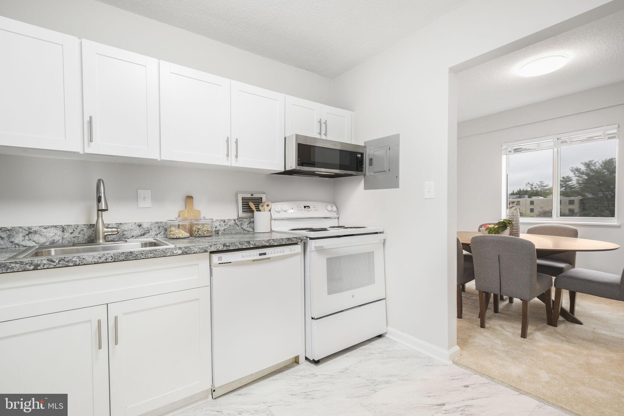 LAKESIDE TERRACE - Residential