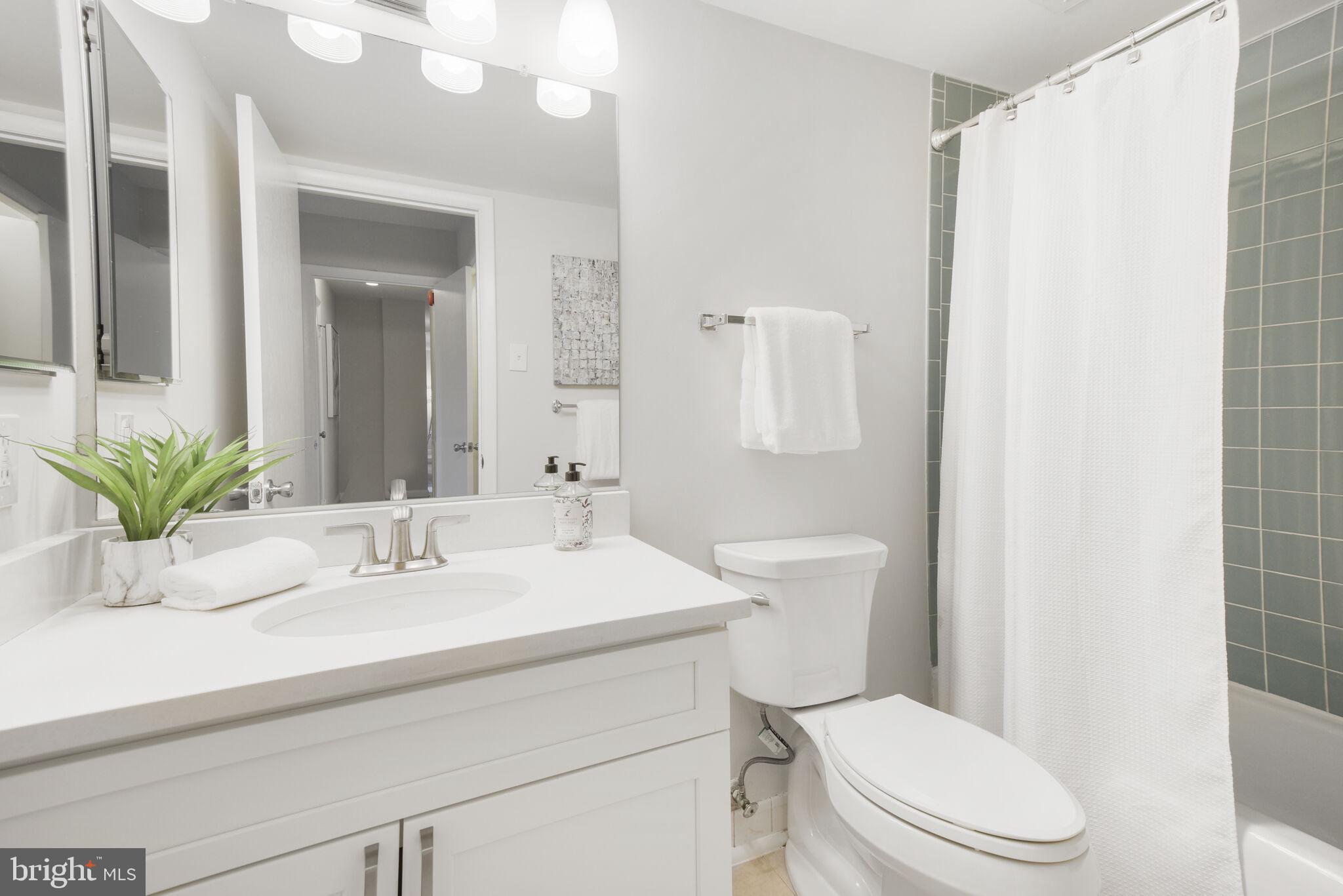 LAKESIDE TERRACE - Residential