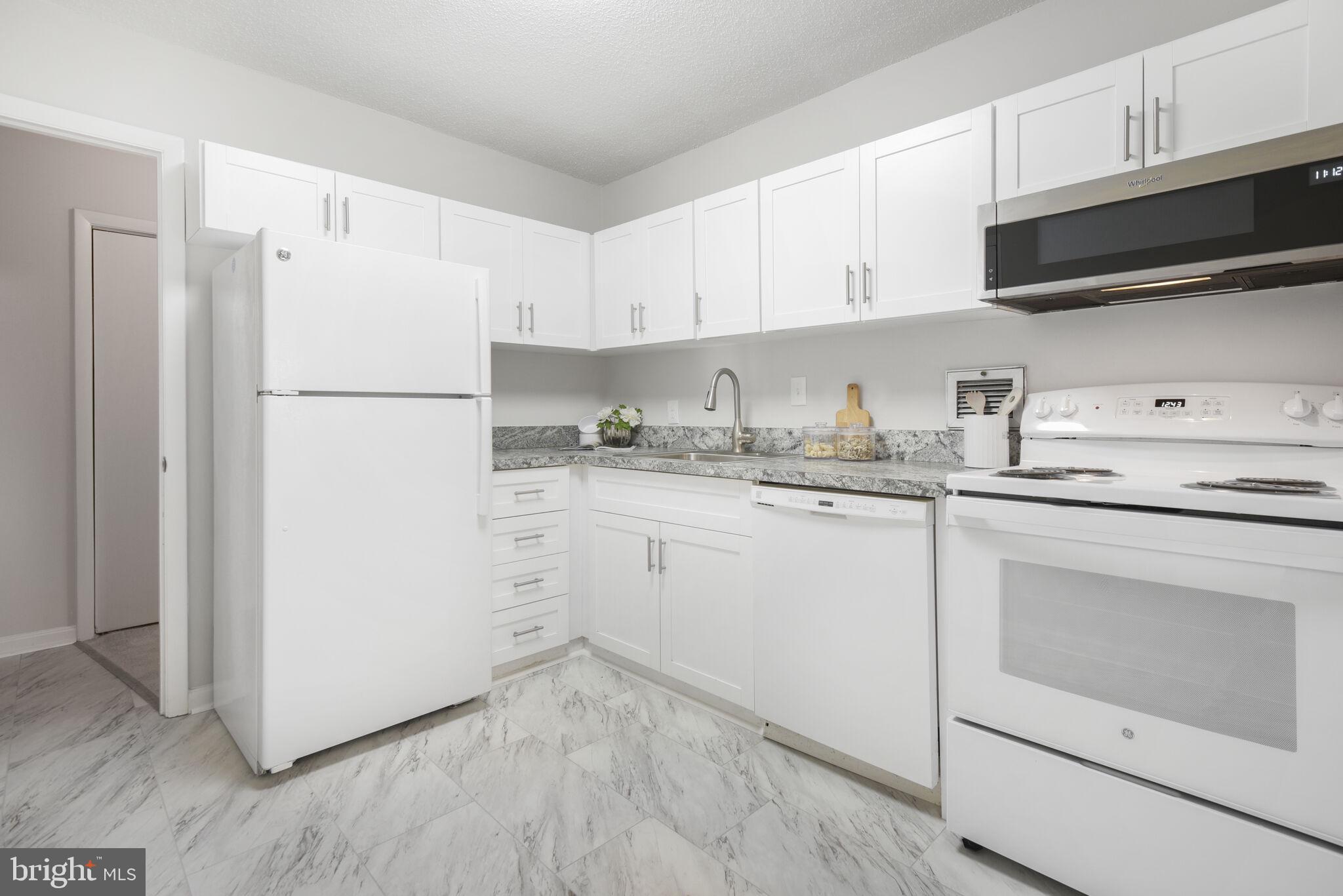 LAKESIDE TERRACE - Residential