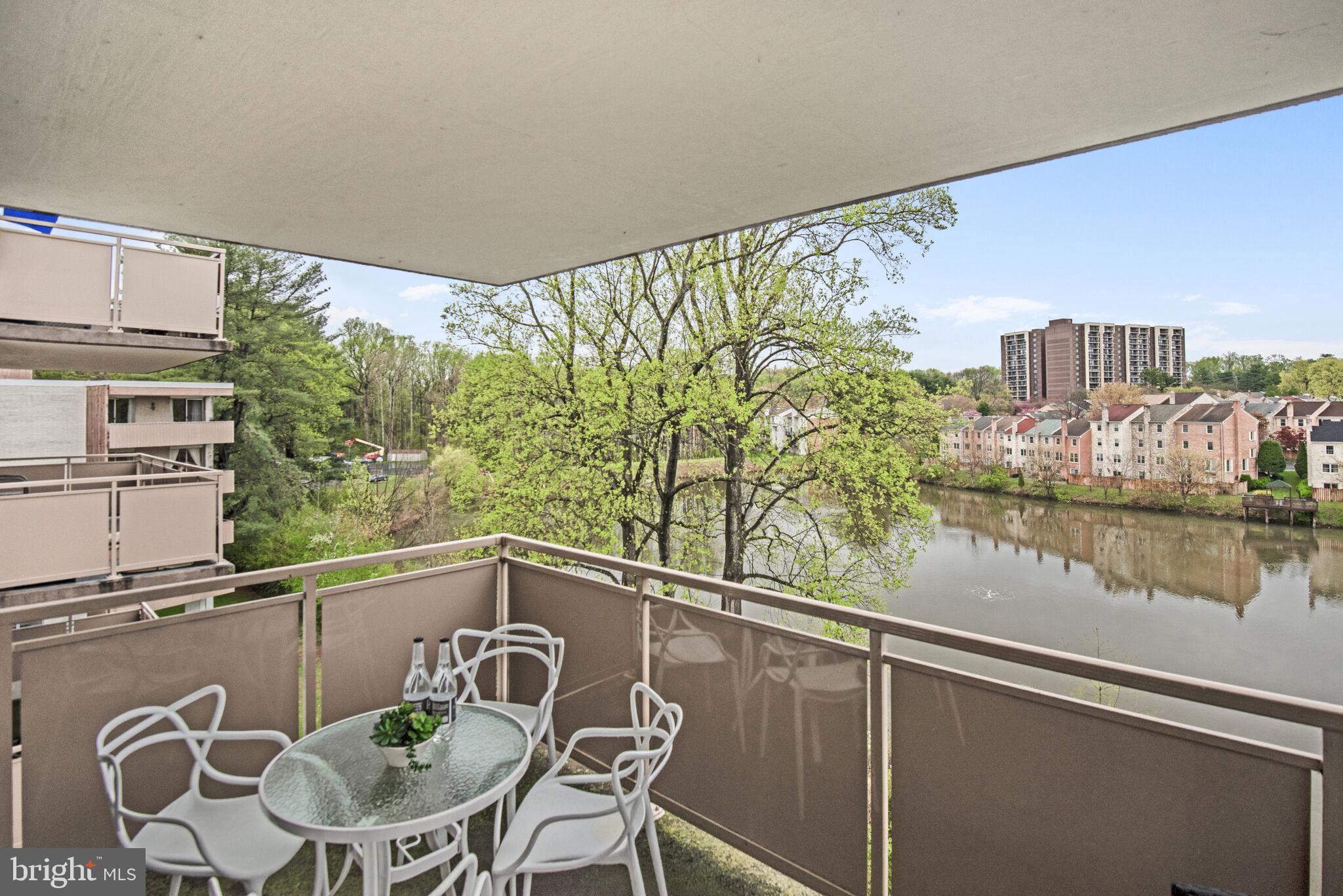 LAKESIDE TERRACE - Residential