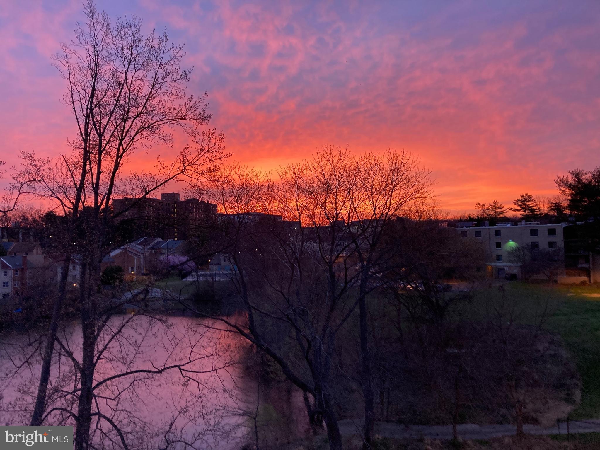 LAKESIDE TERRACE - Residential