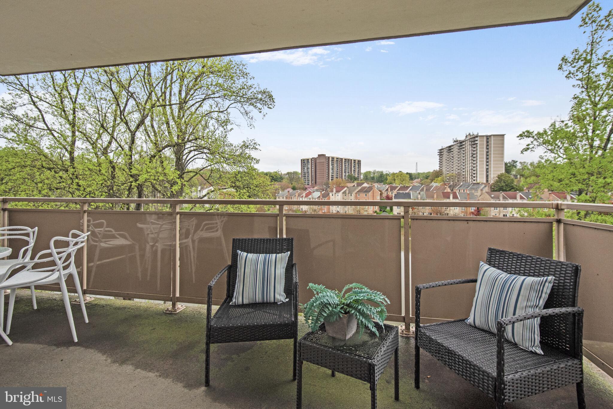 LAKESIDE TERRACE - Residential