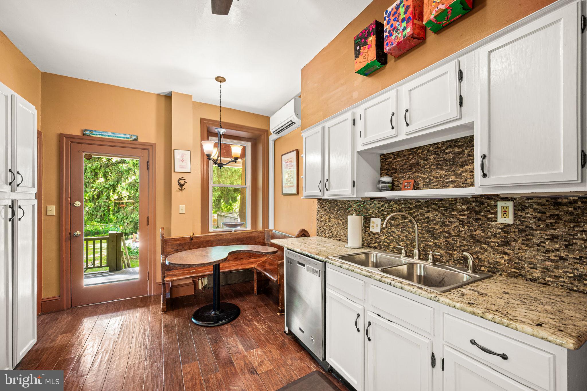 ROXBOROUGH - Residential