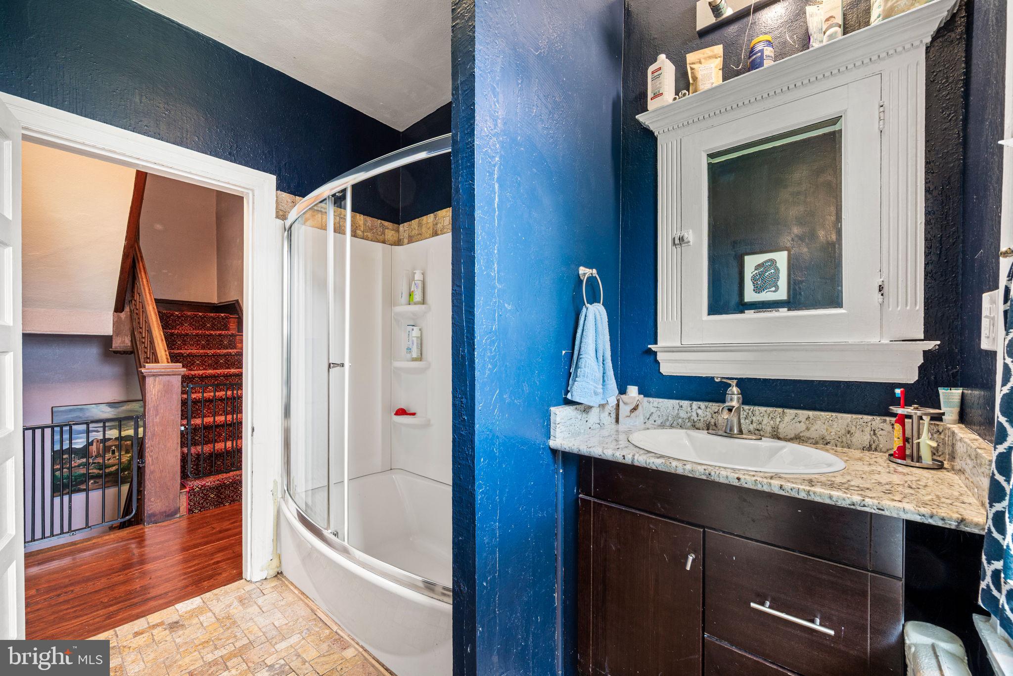 ROXBOROUGH - Residential