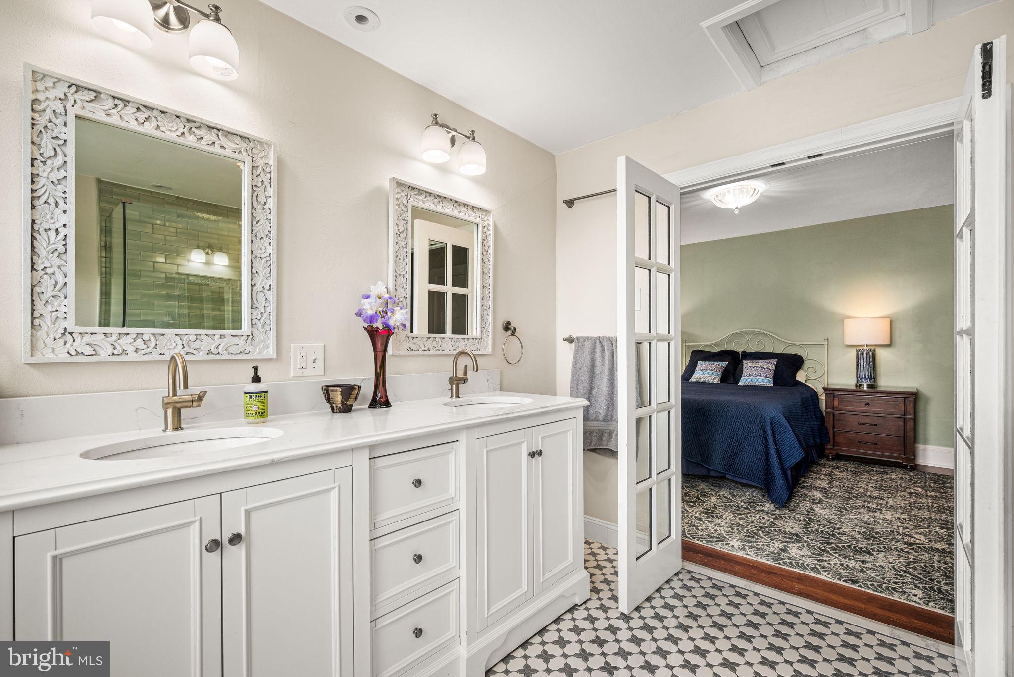 ROXBOROUGH - Residential
