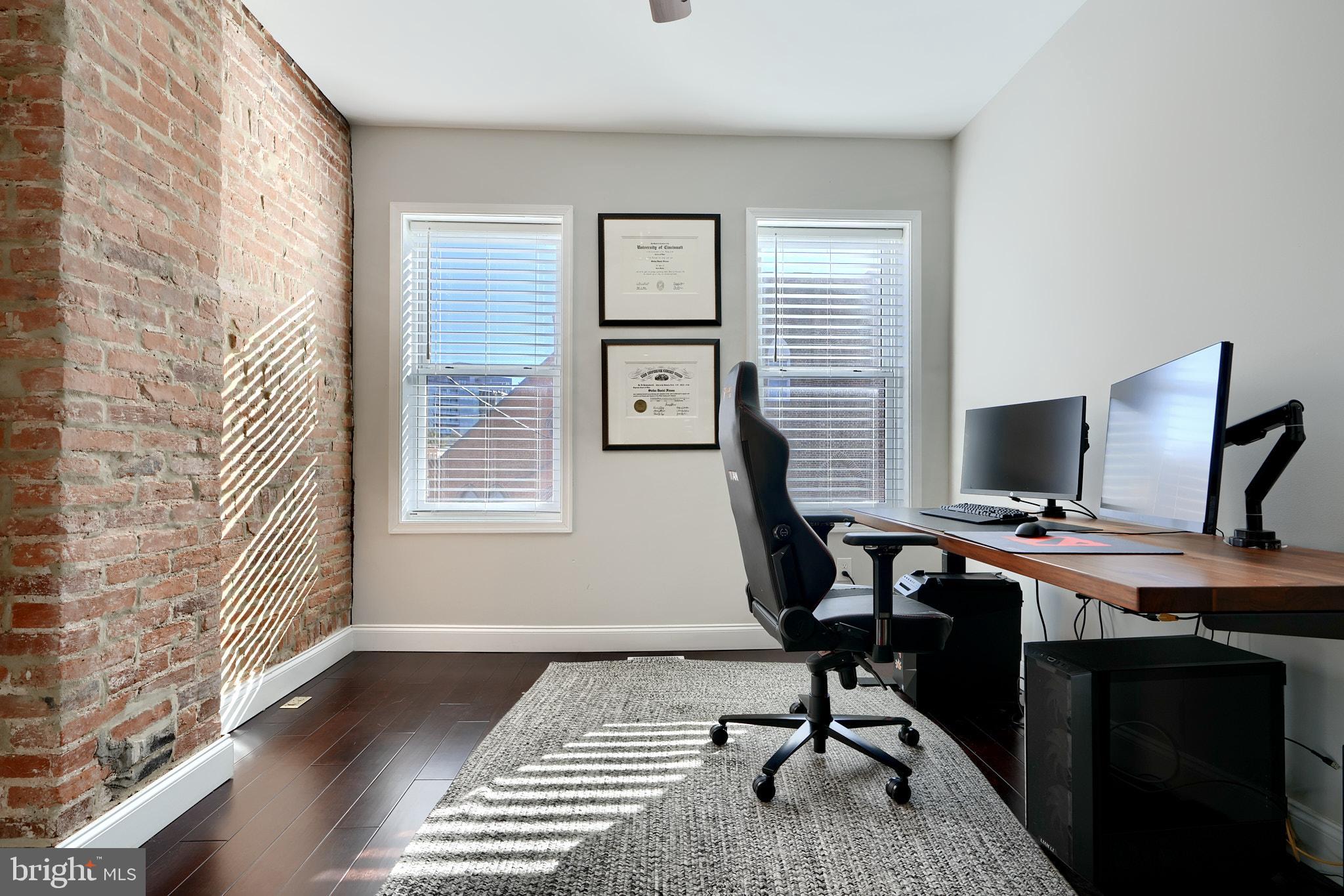 LOCUST POINT - Residential