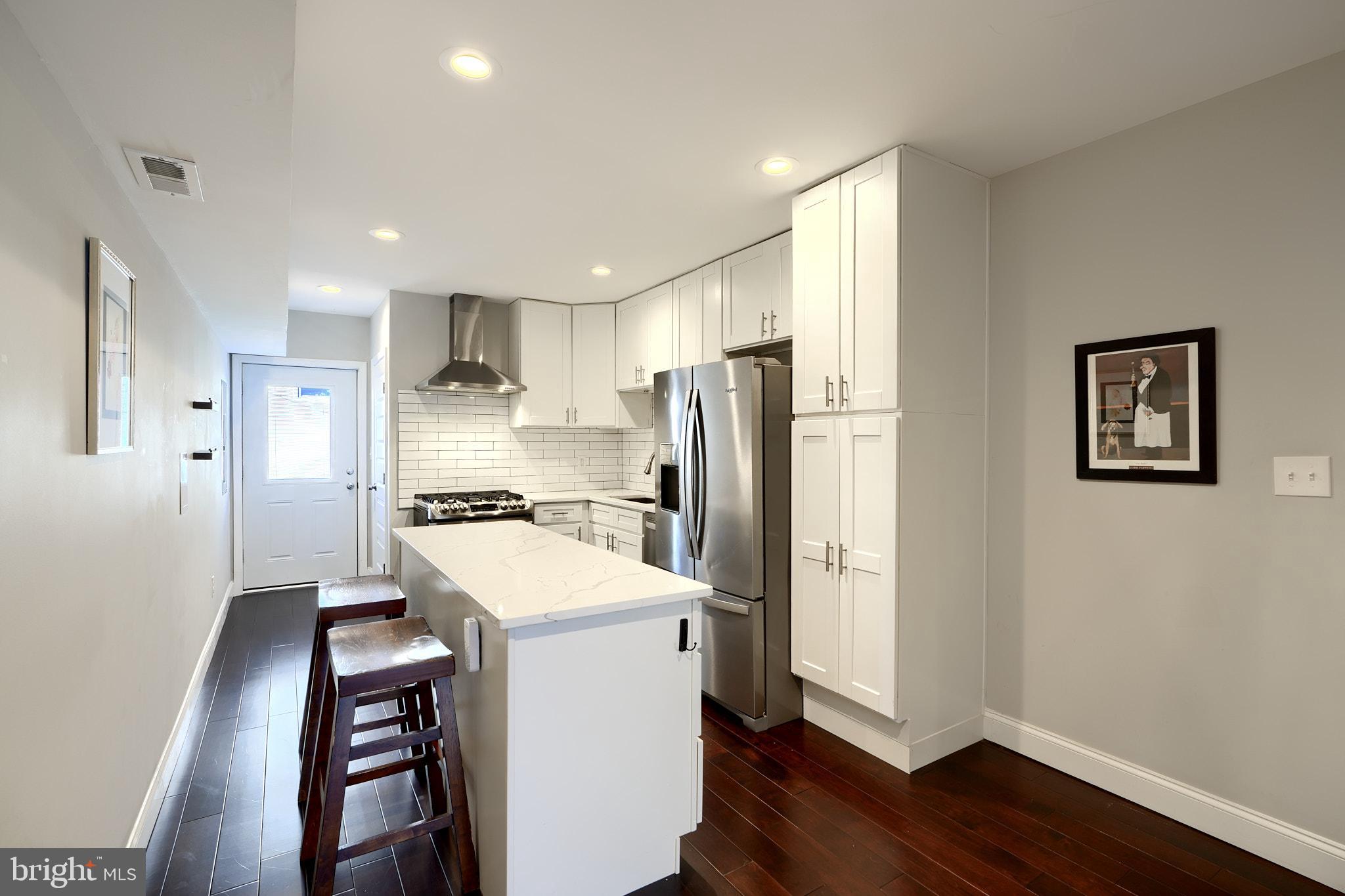 LOCUST POINT - Residential