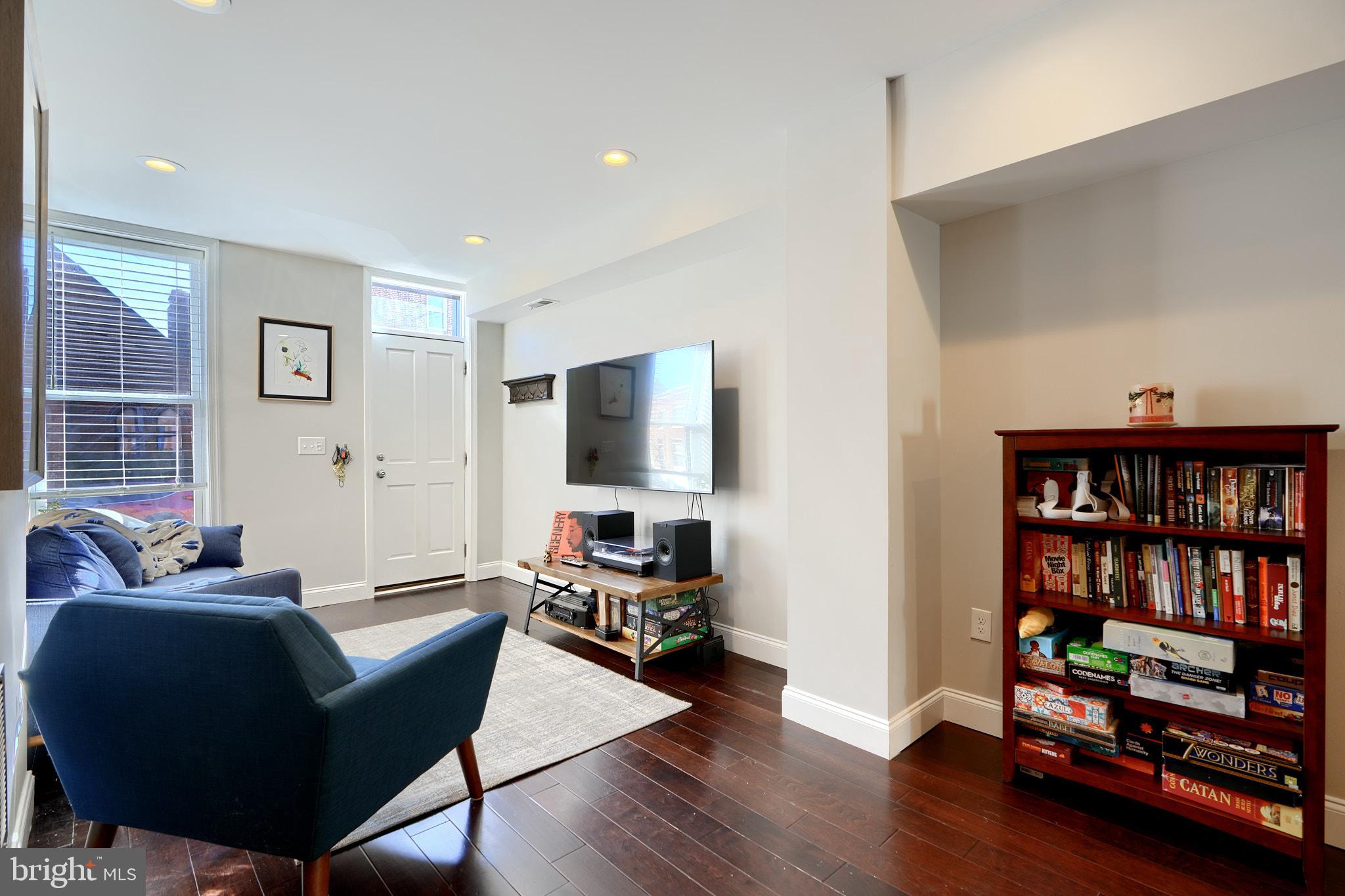 LOCUST POINT - Residential