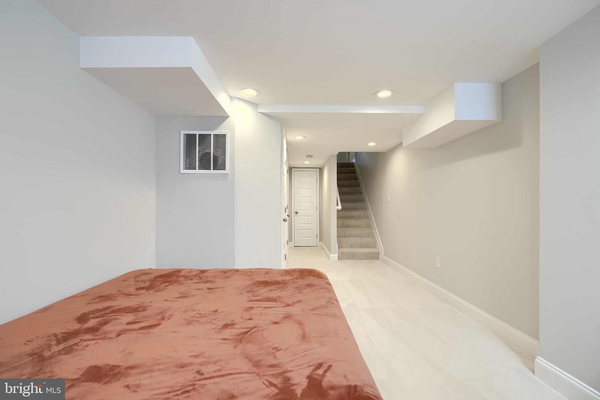LOCUST POINT - Residential