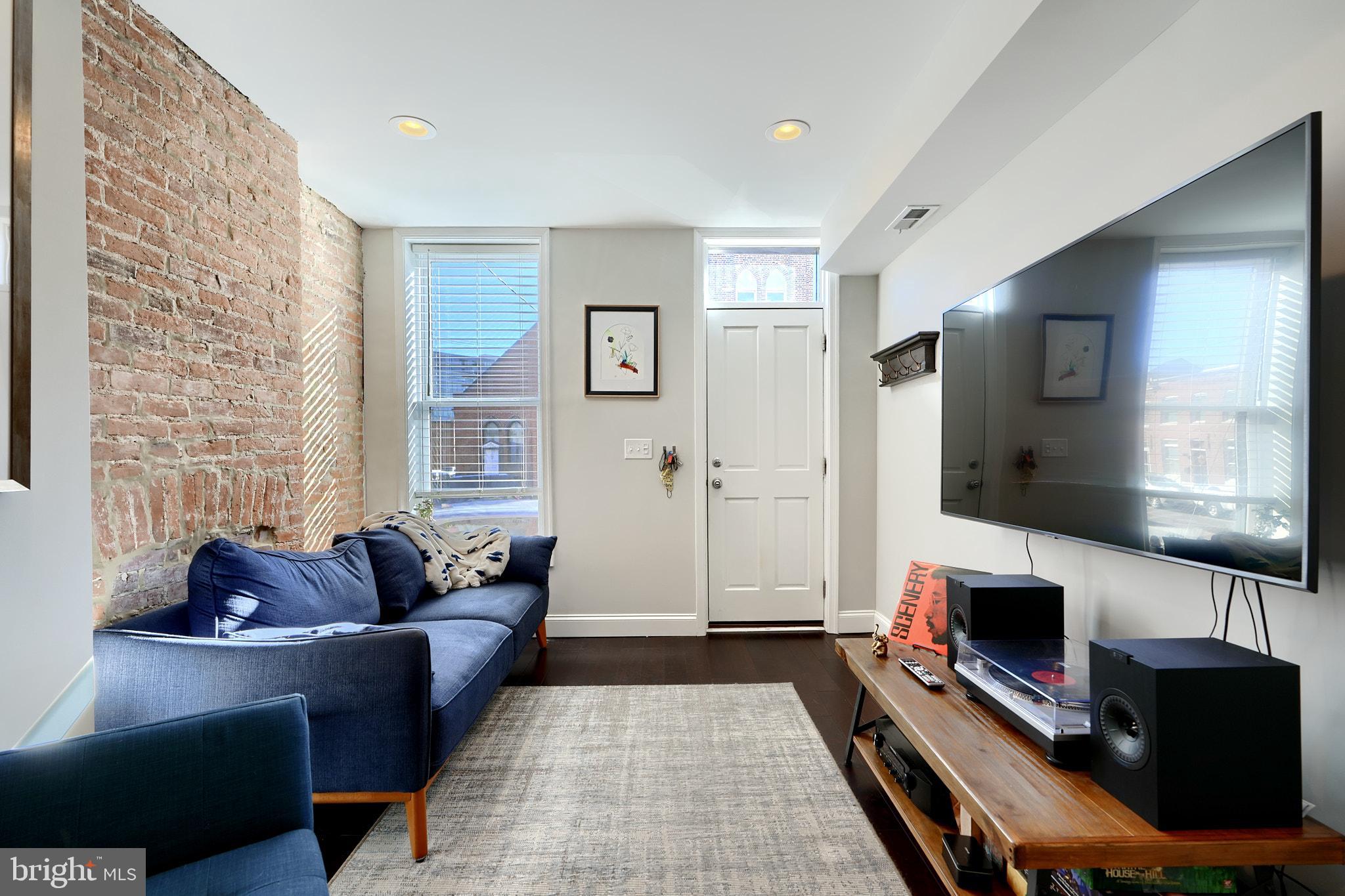 LOCUST POINT - Residential