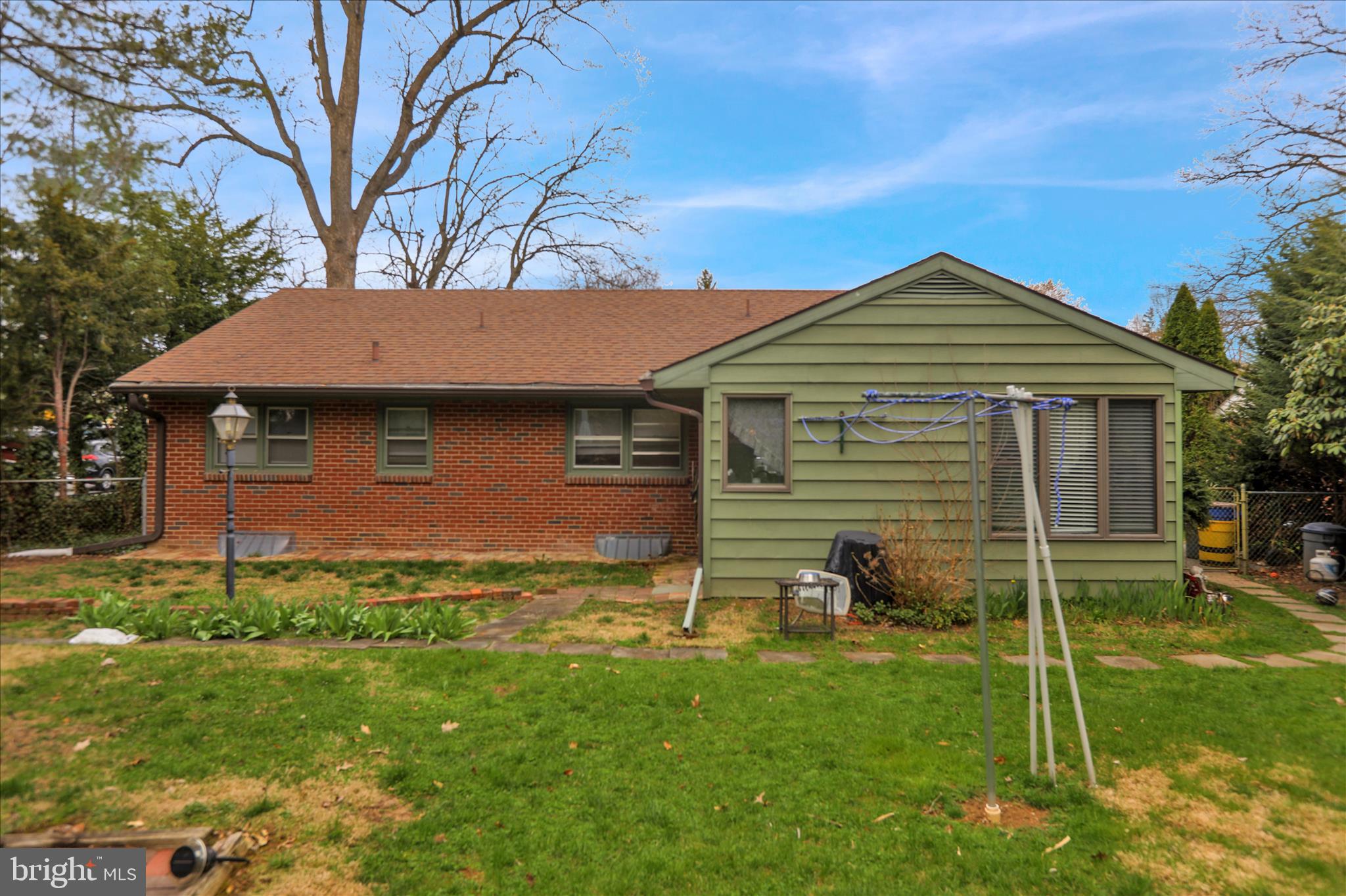 MANOR SHOPPING CENTER - Residential