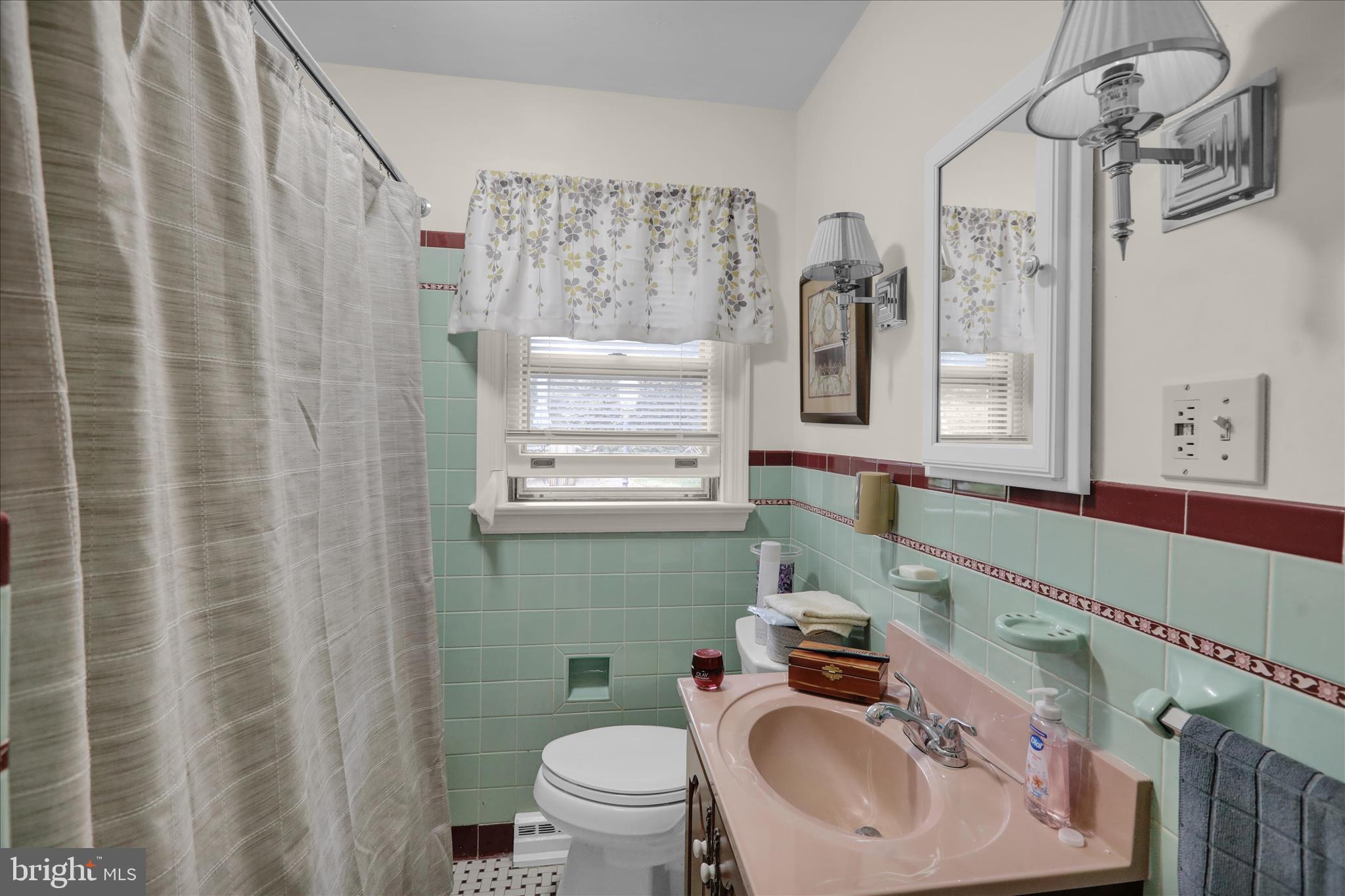 MANOR SHOPPING CENTER - Residential