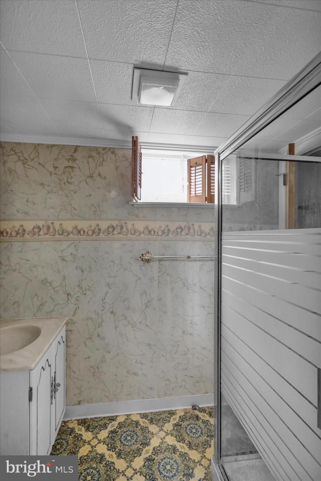 MANOR SHOPPING CENTER - Residential