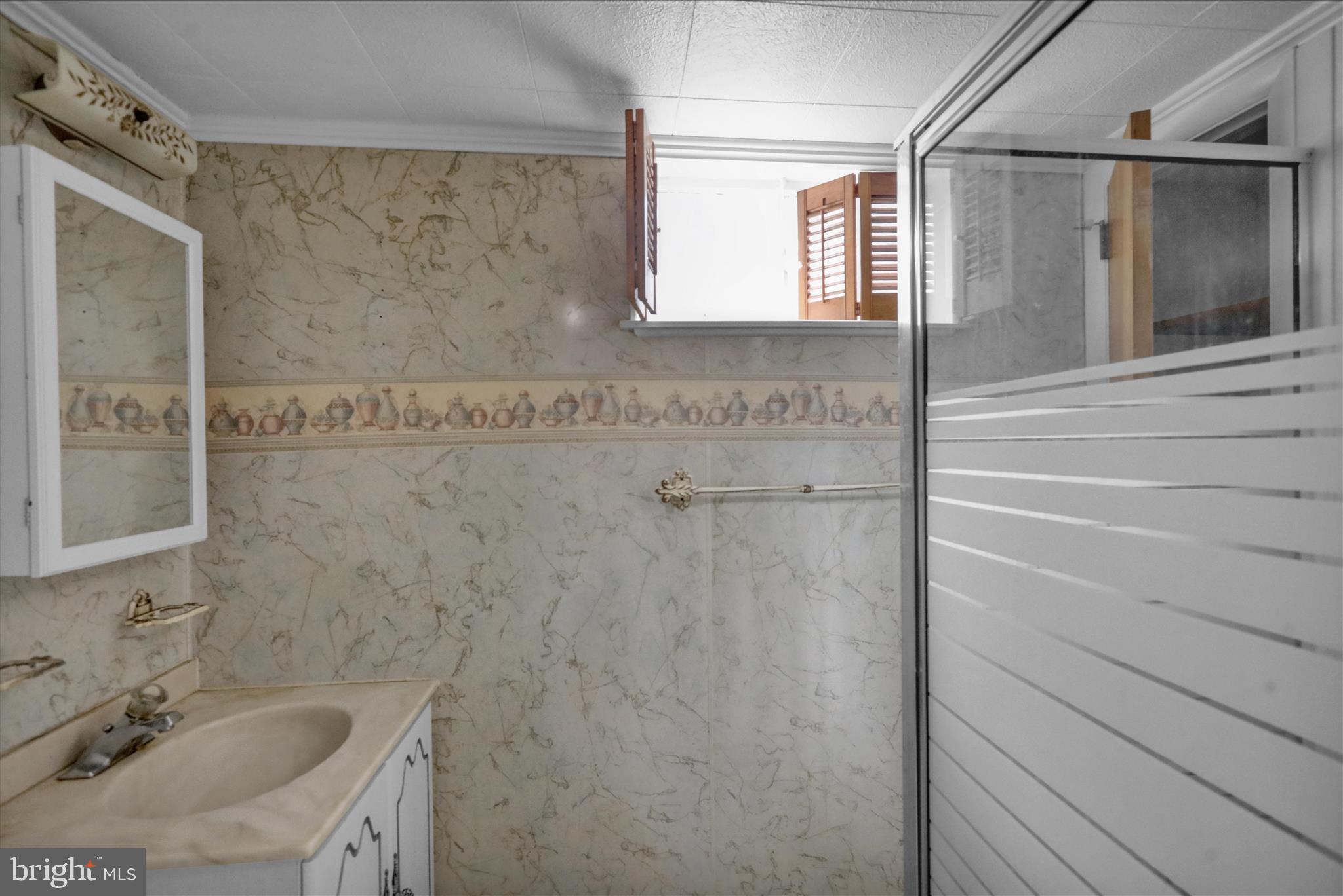 MANOR SHOPPING CENTER - Residential