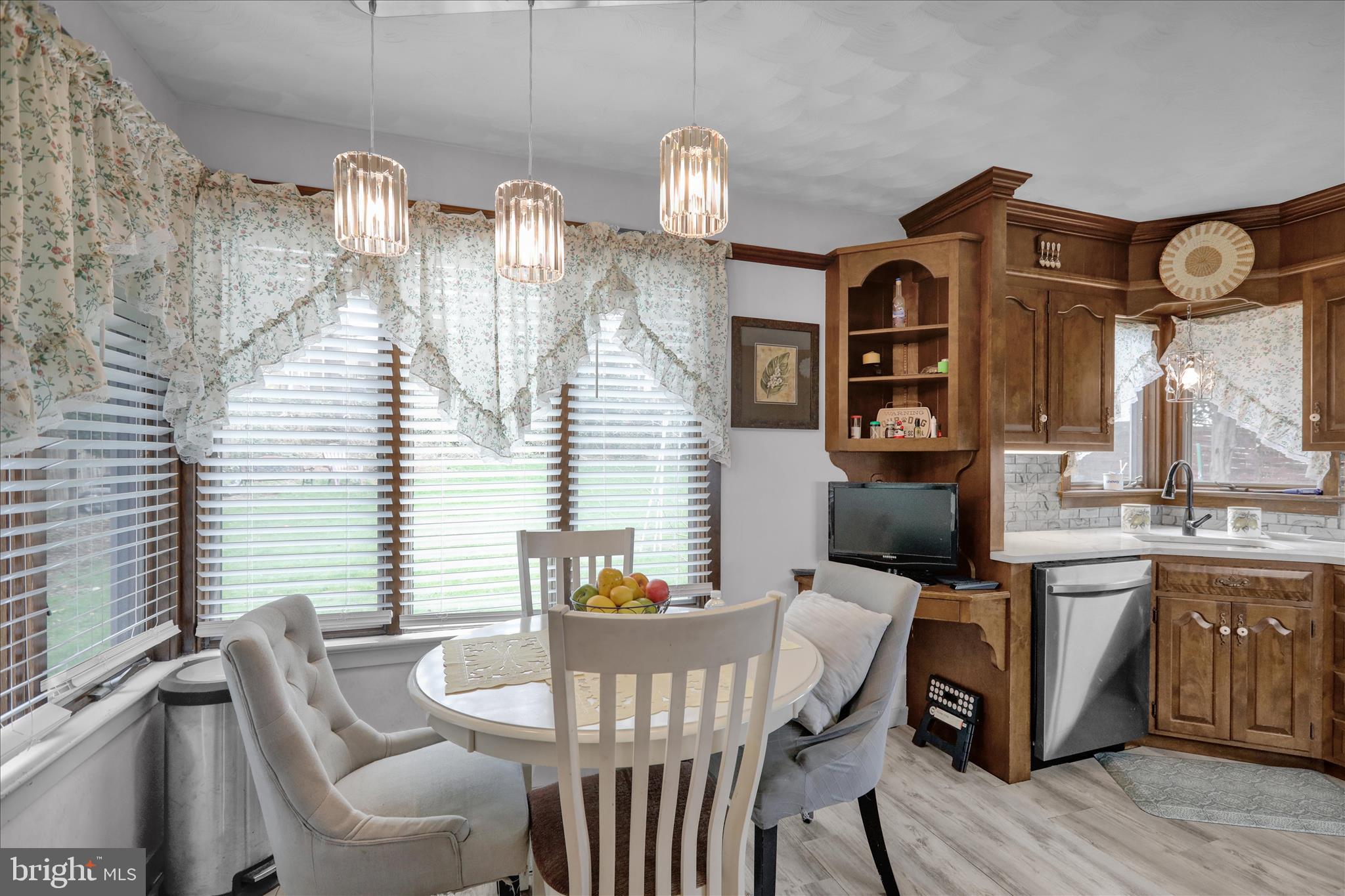 MANOR SHOPPING CENTER - Residential