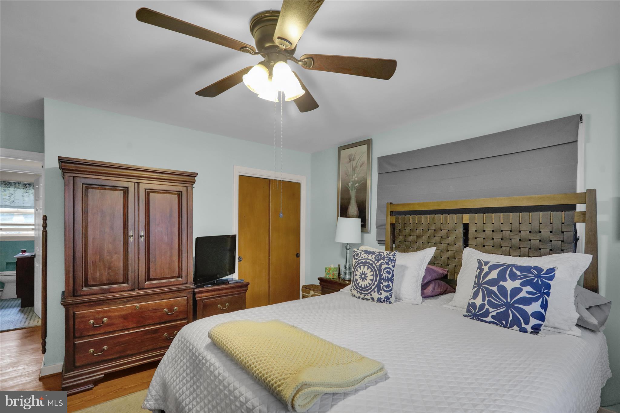 MANOR SHOPPING CENTER - Residential