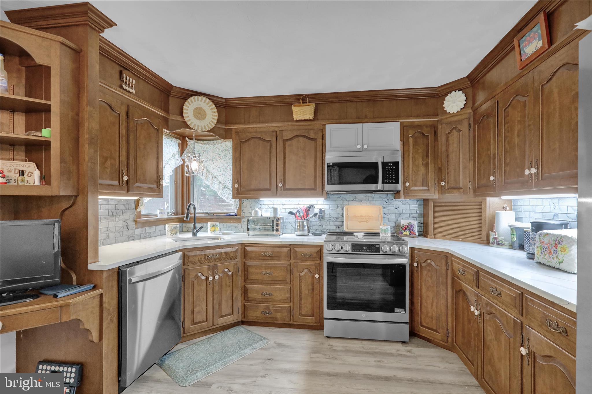 MANOR SHOPPING CENTER - Residential