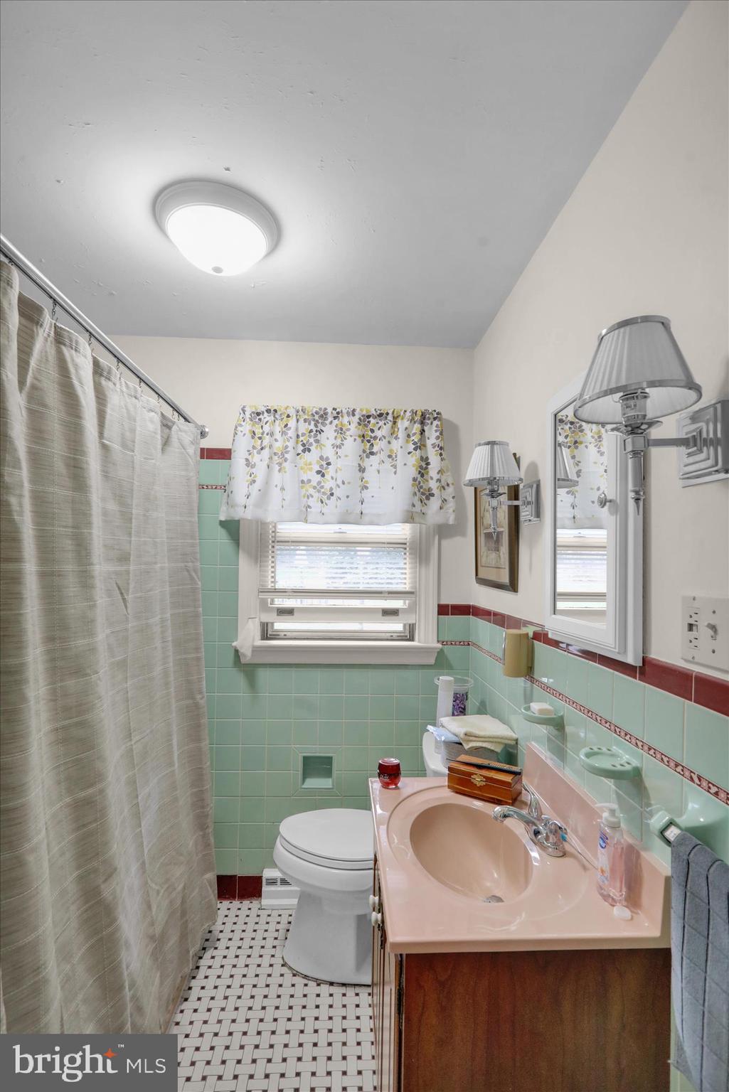 MANOR SHOPPING CENTER - Residential