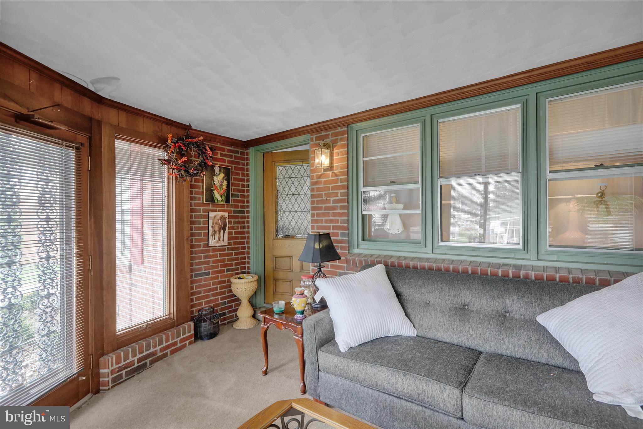 MANOR SHOPPING CENTER - Residential