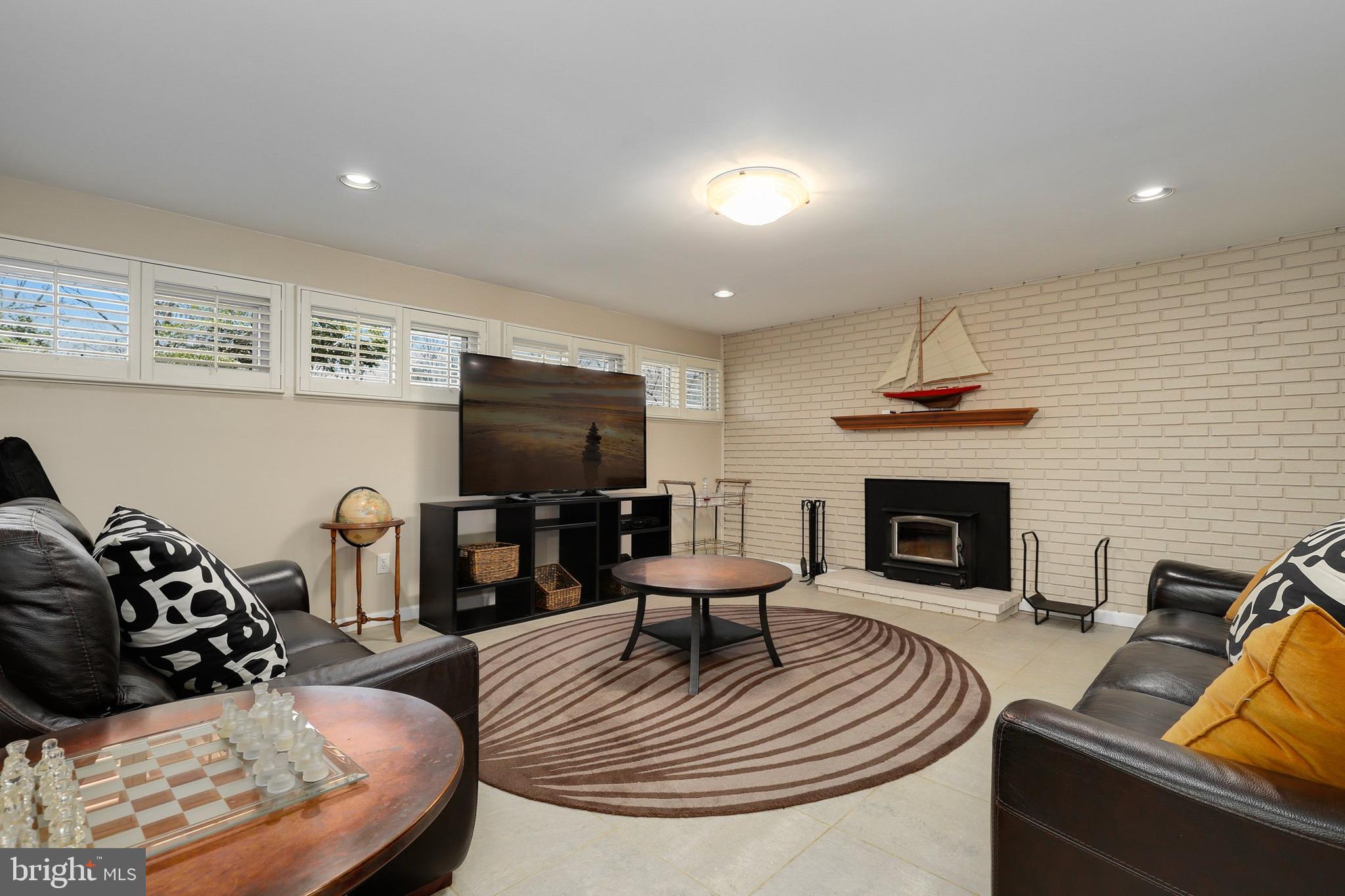 CARDEROCK SPRINGS - Residential