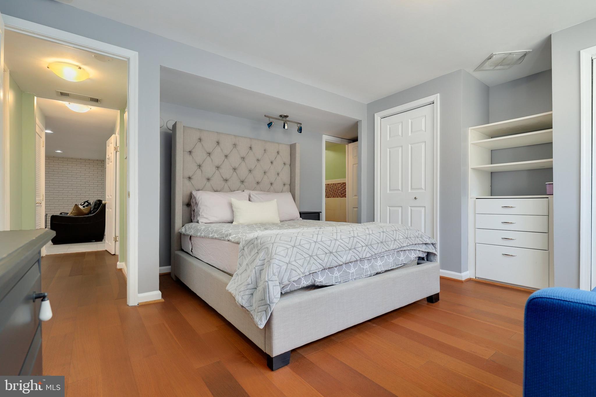 CARDEROCK SPRINGS - Residential