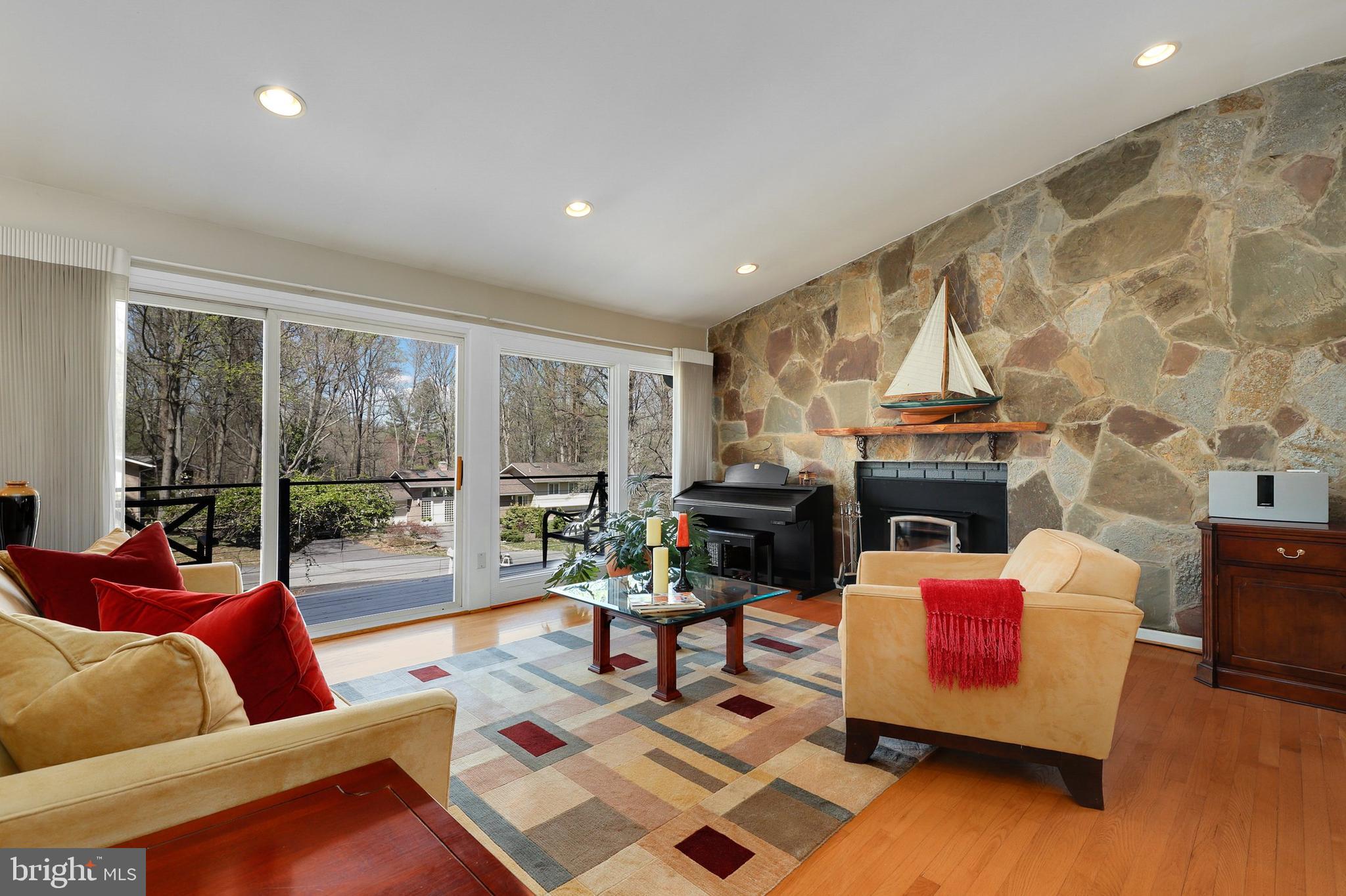 CARDEROCK SPRINGS - Residential