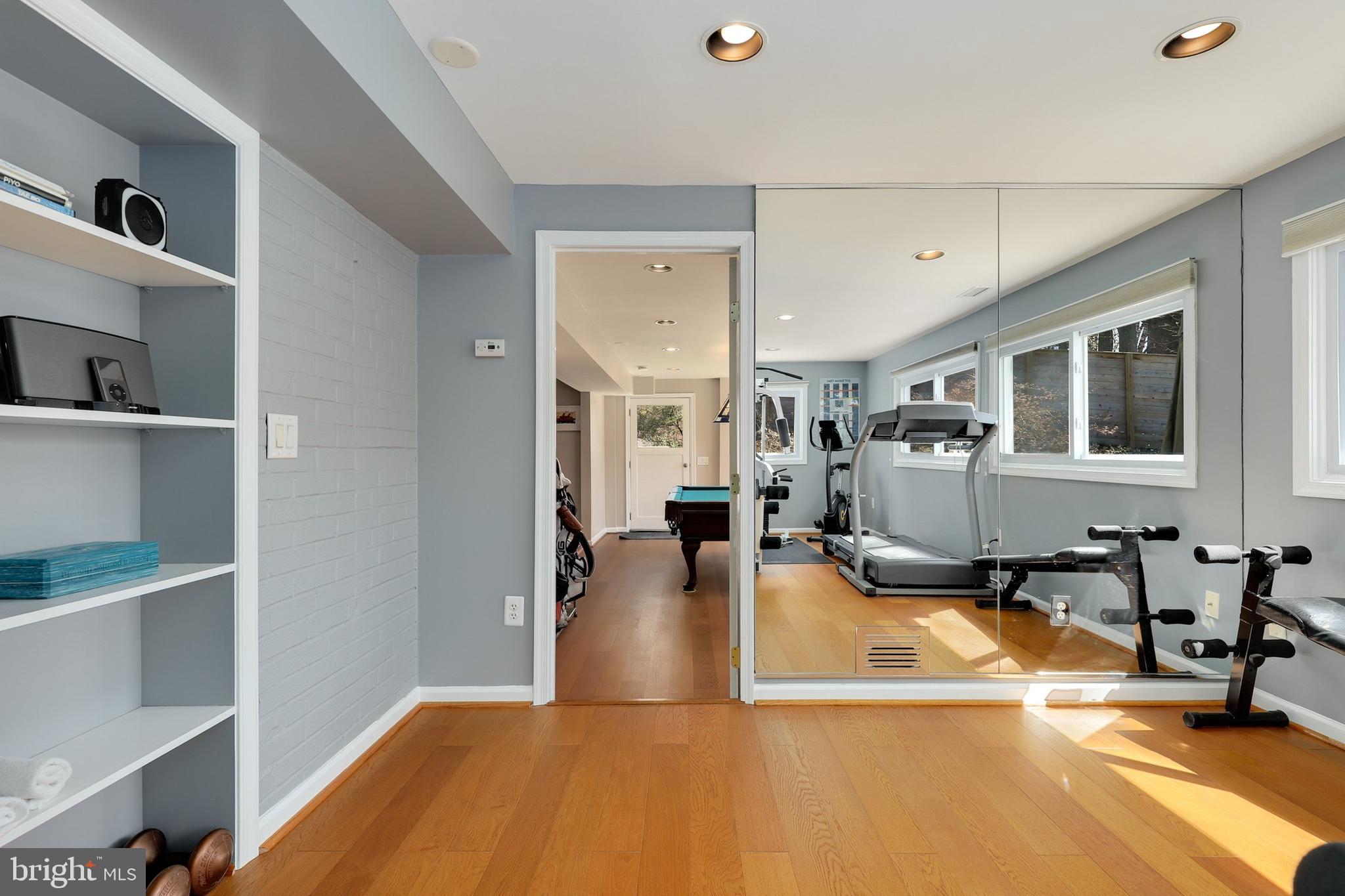 CARDEROCK SPRINGS - Residential