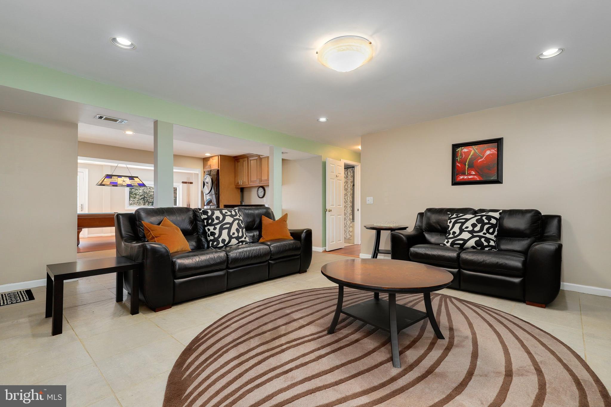 CARDEROCK SPRINGS - Residential