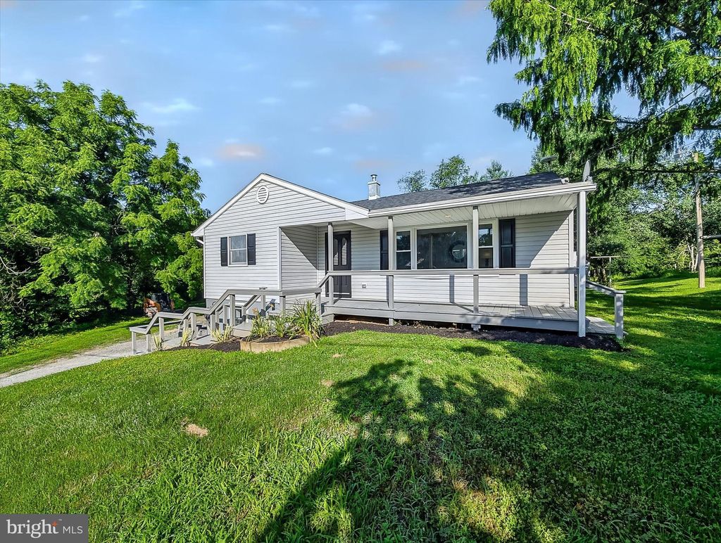 Photo of 862 Baumgardner Road, LANCASTER, PA 17603 (MLS # PALA2071620)