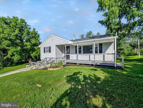 Photo of 862 Baumgardner Road, LANCASTER, PA 17603 (MLS # PALA2071620)