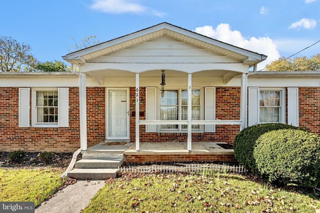 Photo of 621 Butler Avenue, WINCHESTER, VA 22601 (MLS # VAWI2009352)