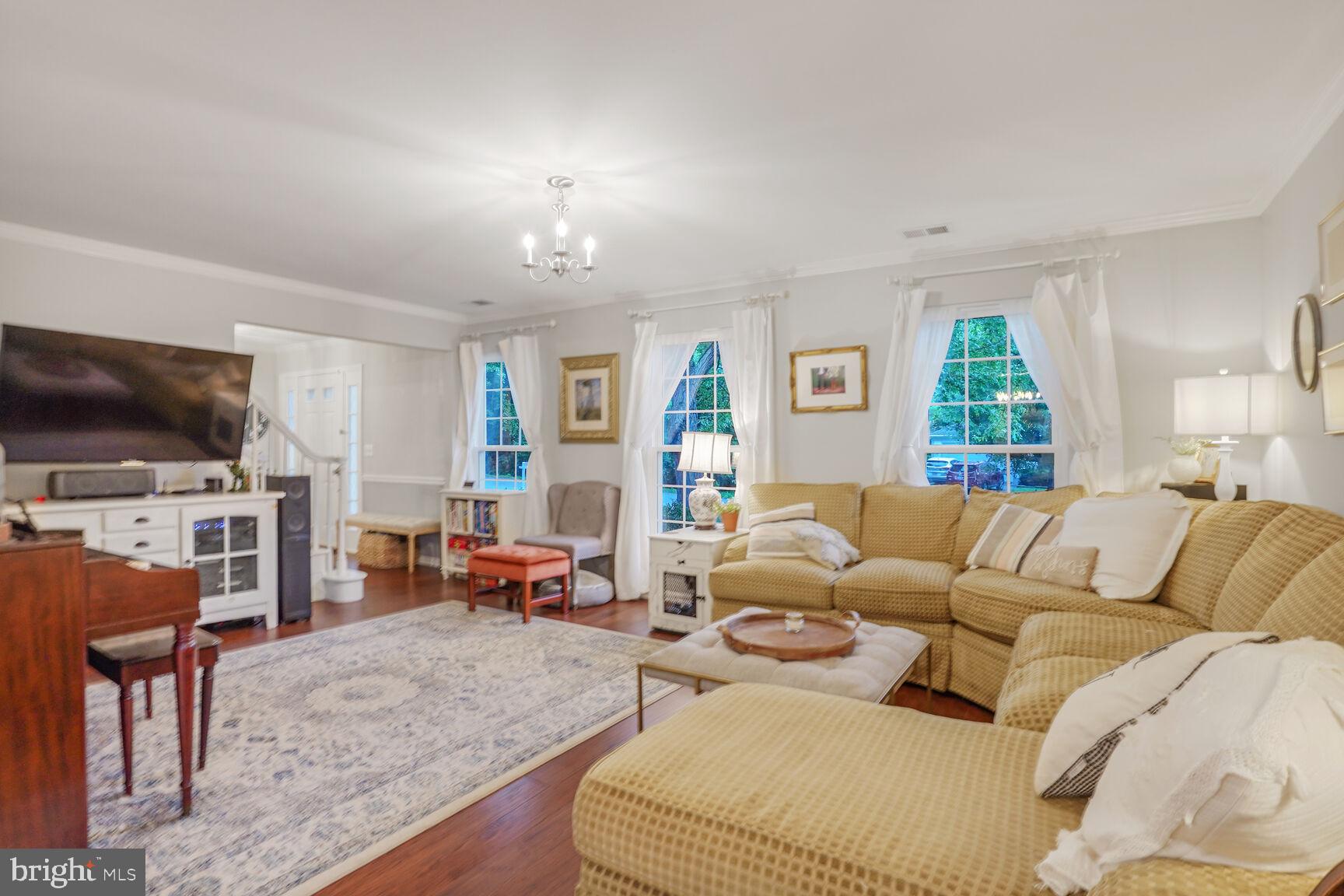 8 MOSS ROAD