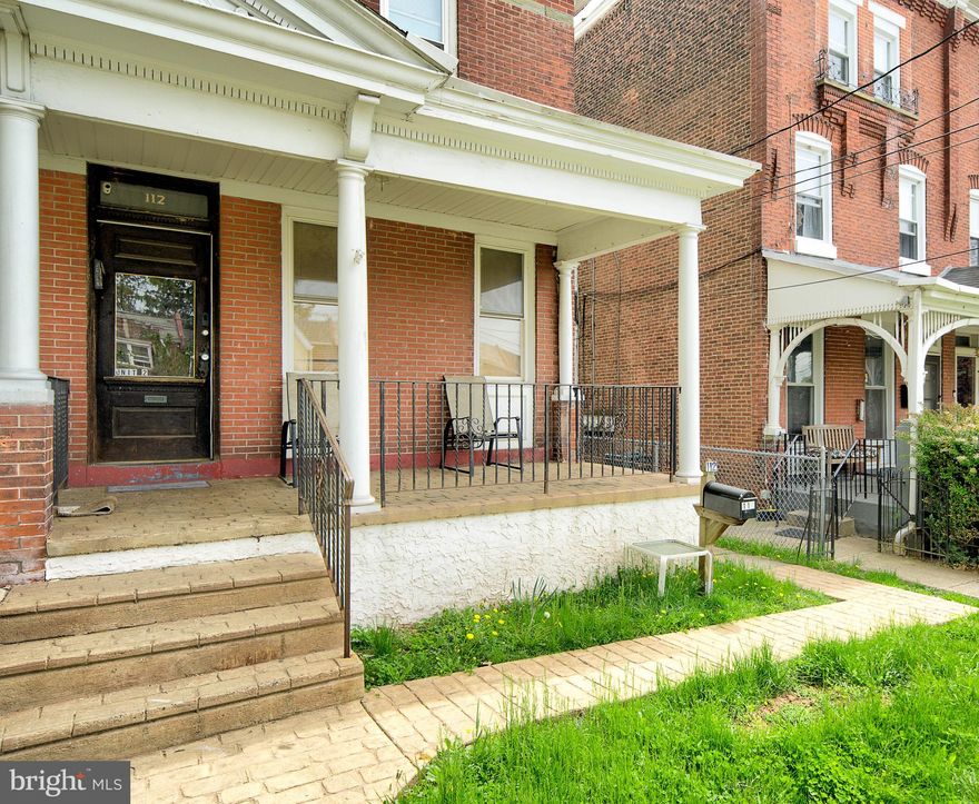 Calling all investors!  This Duplex with a leased garage in the backyard is ready for its next owner.  This property is bright and well-maintained.  The home has been updated with new paint and flooring throughout.

Unit #1 is a 2-bedroom 1-bathroom filled with plenty of natural light throughout.  Ideal for generating rental income while building long-term equity.

Unit #2 is a 3-bedroom 1-bathroom with spacious living spaces. 
Unit #3 is a garage.

Conveniently located near shopping, dining, transportation, and major routes.  A must-see opportunity.
This property is a fantastic addition to any investment portfolio or a great opportunity for an owner-occupant looking to build equity.

Buyer is responsible for U&O.  Owner will guide the buyer through the current tenant onboarding and transition process to ensure a seamless transfer of ownership.